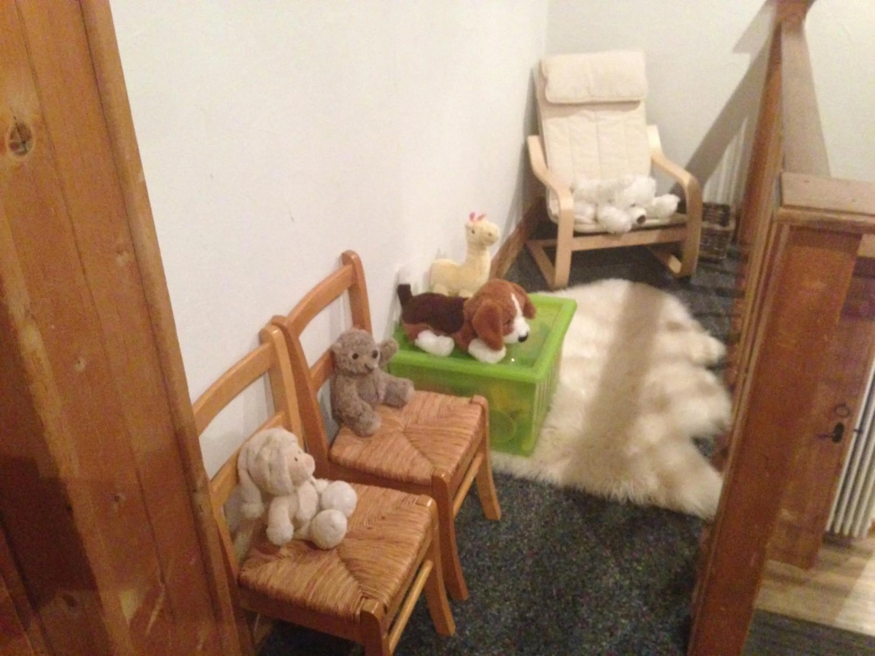 young children in Auberge de la poste