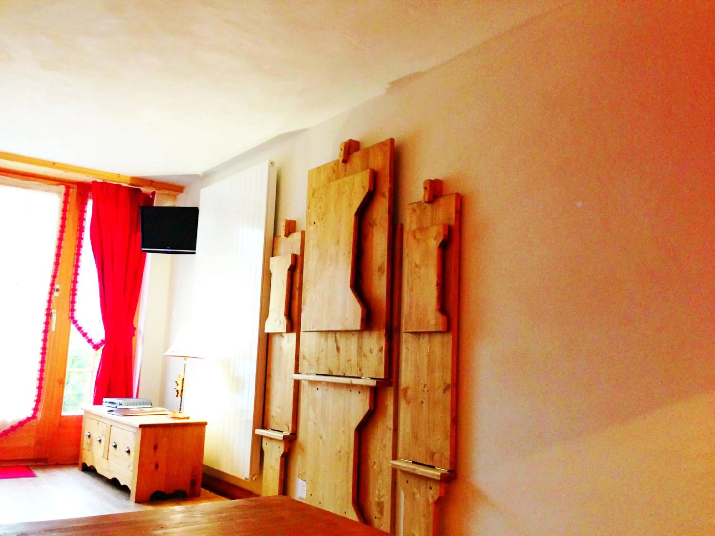 Photo of the whole room, Bed in Auberge de la poste