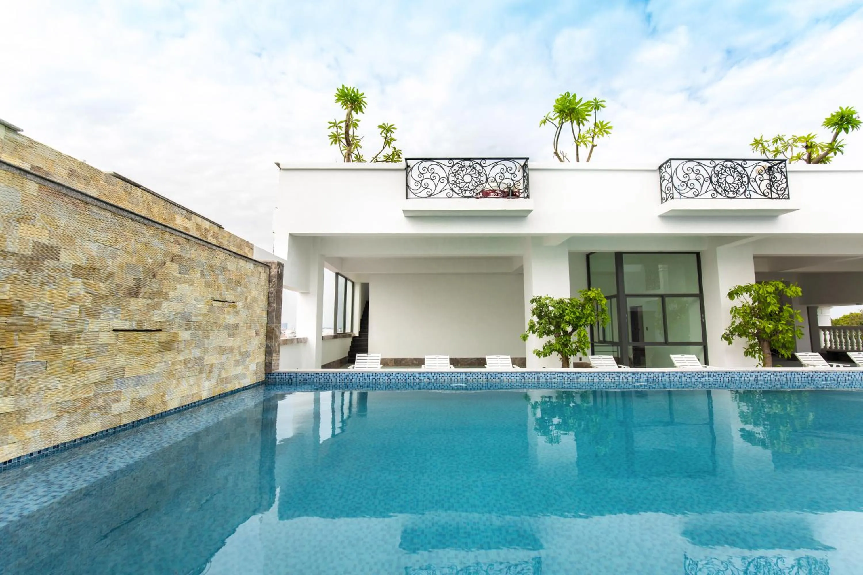 Day in Kim Minh Apartment & Hotel