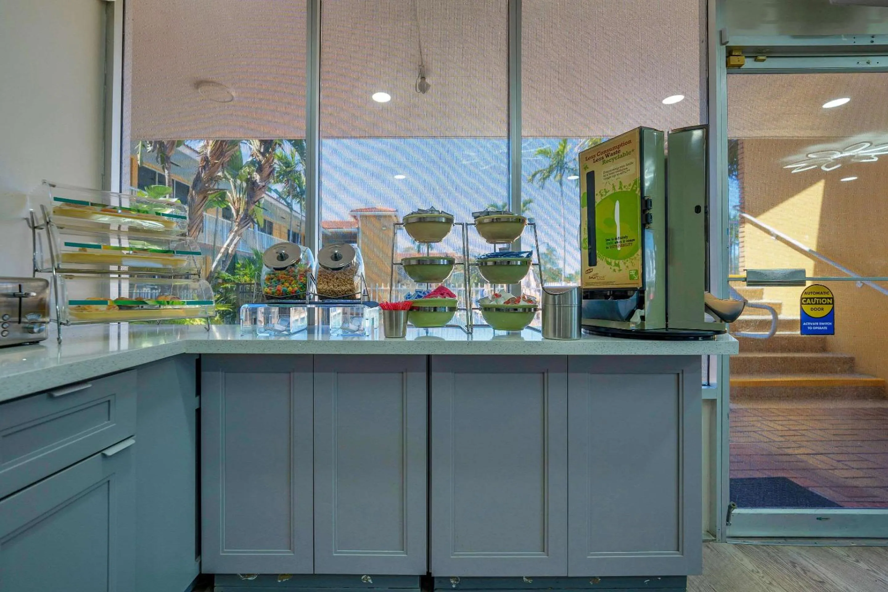 Breakfast in Quality Inn & Suites Airport-Cruise Port Hollywood