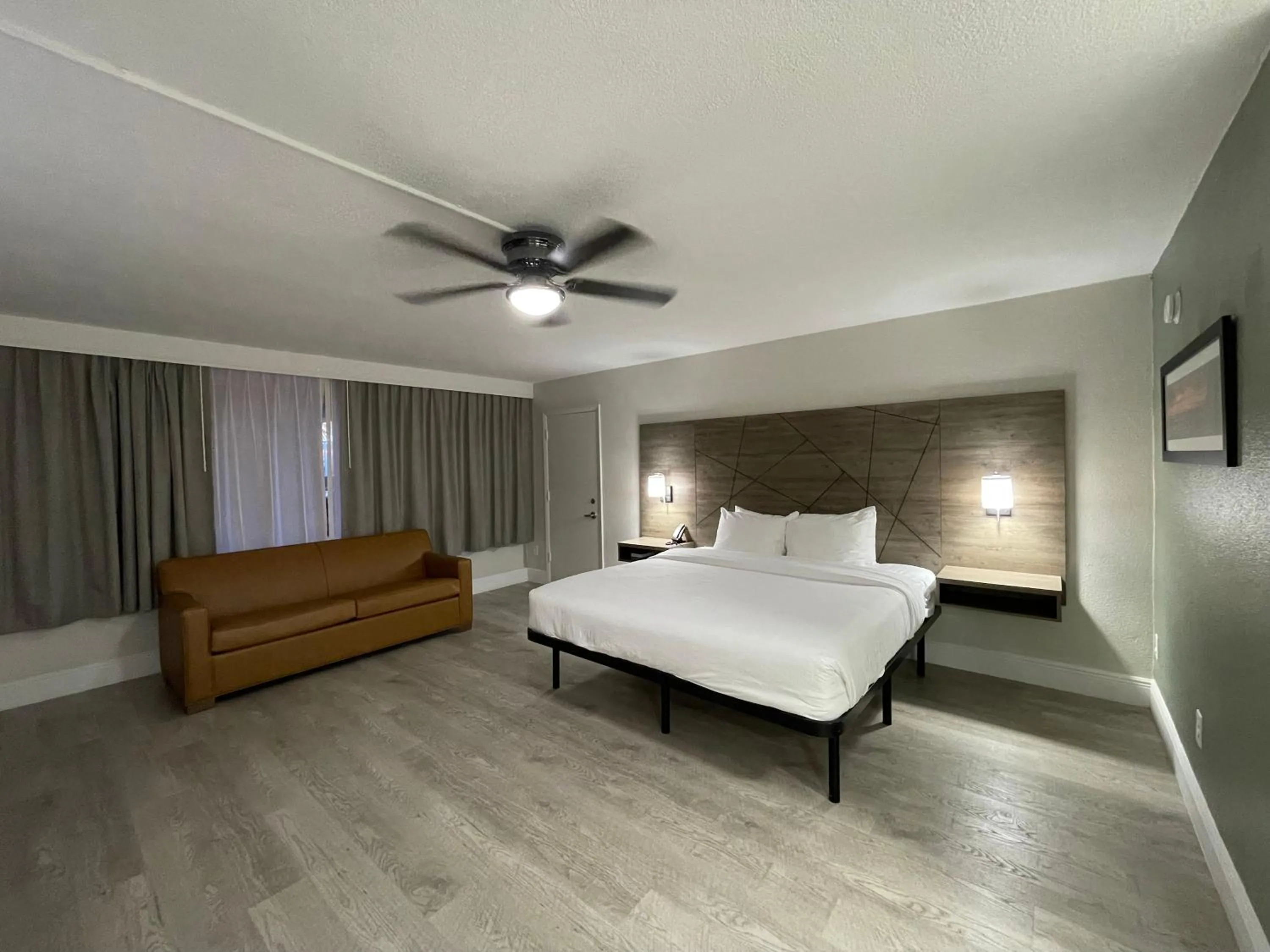 Bedroom, Bed in Quality Inn & Suites Airport-Cruise Port Hollywood