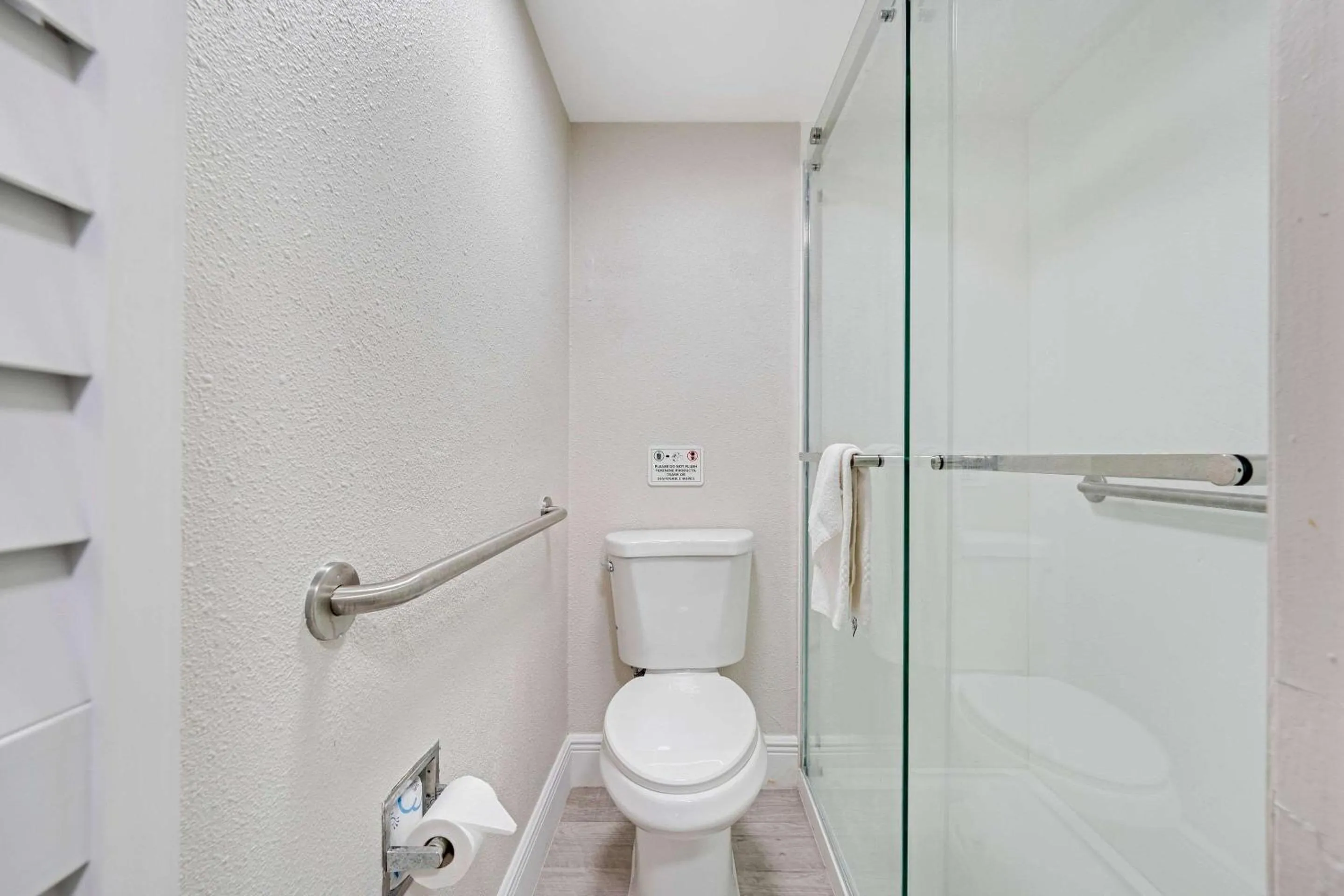 Bedroom in Quality Inn & Suites Airport-Cruise Port Hollywood