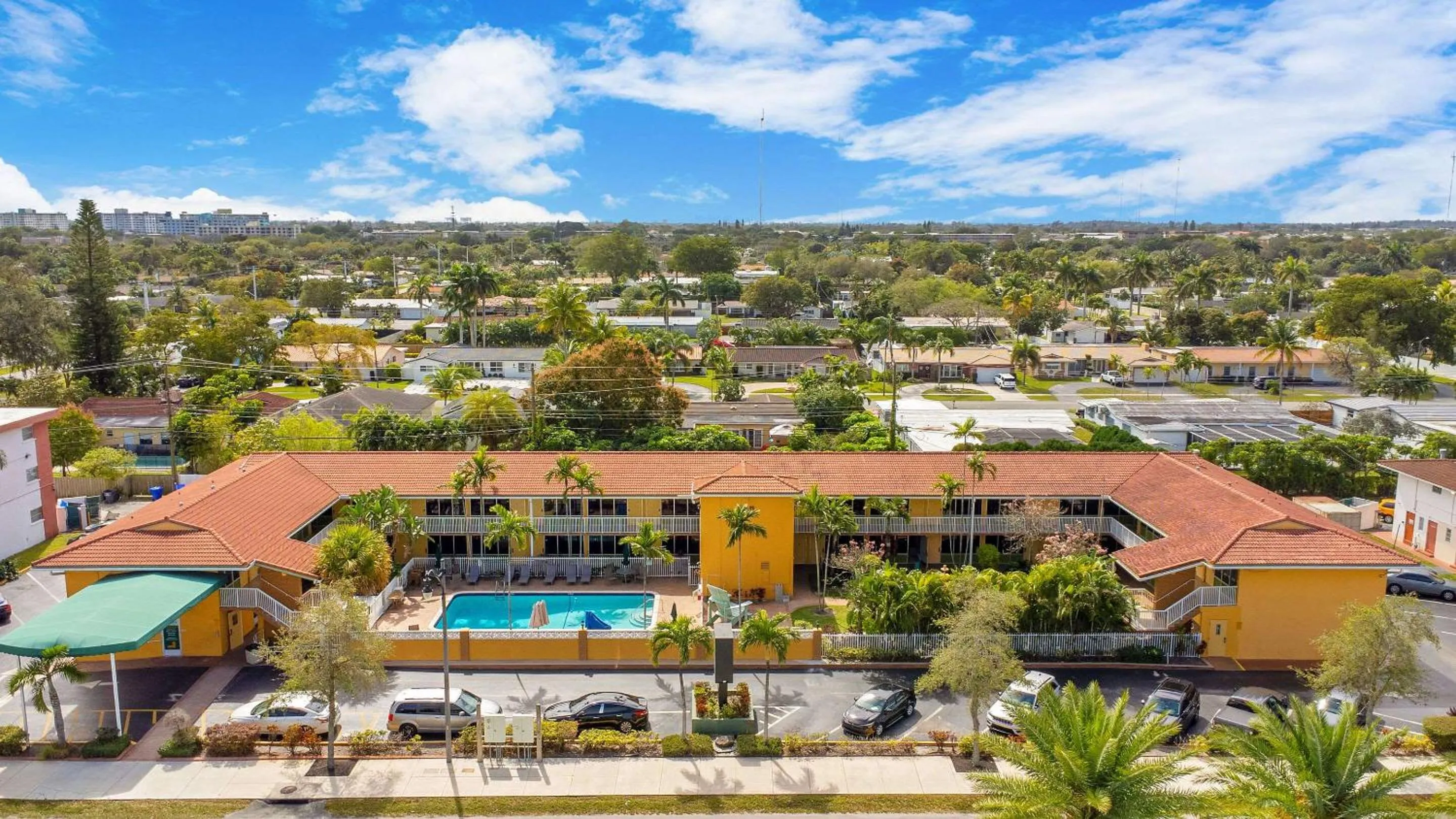 Property building in Quality Inn & Suites Airport-Cruise Port Hollywood