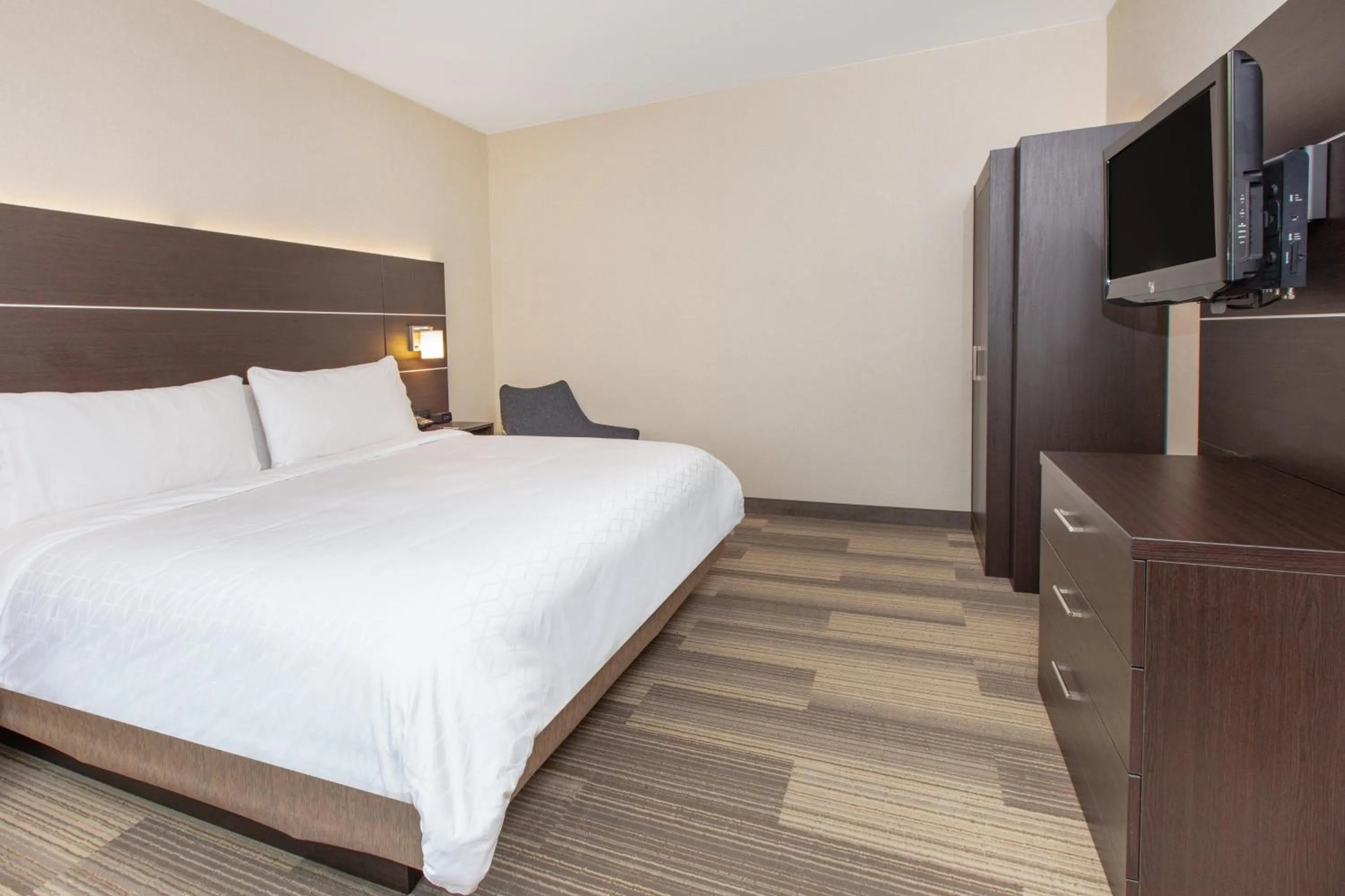 Photo of the whole room, Bed in Holiday Inn Express Hotel & Suites Seaside Convention Center by IHG