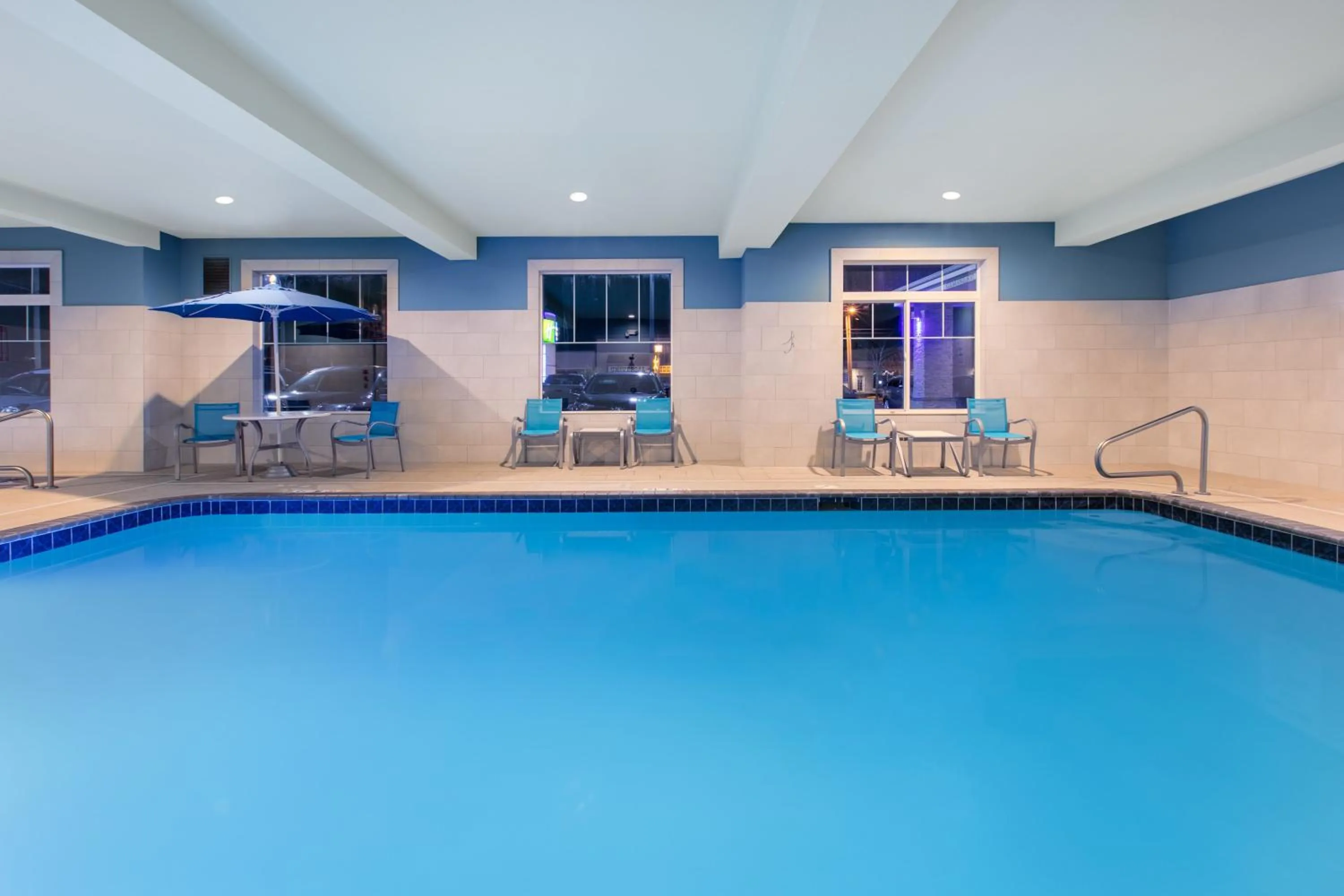 Swimming pool in Holiday Inn Express Hotel & Suites Seaside Convention Center by IHG