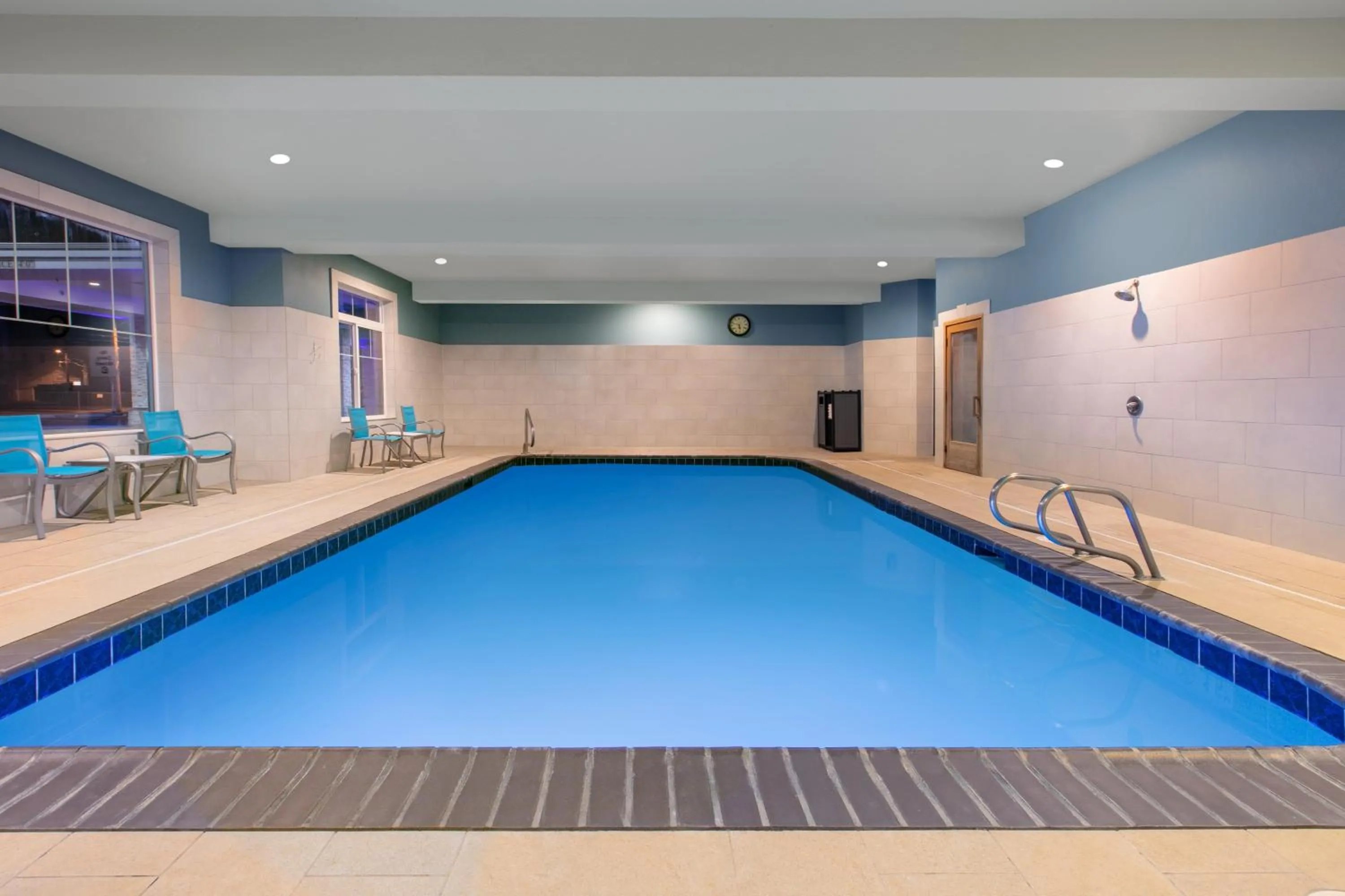 Swimming pool in Holiday Inn Express Hotel & Suites Seaside Convention Center by IHG