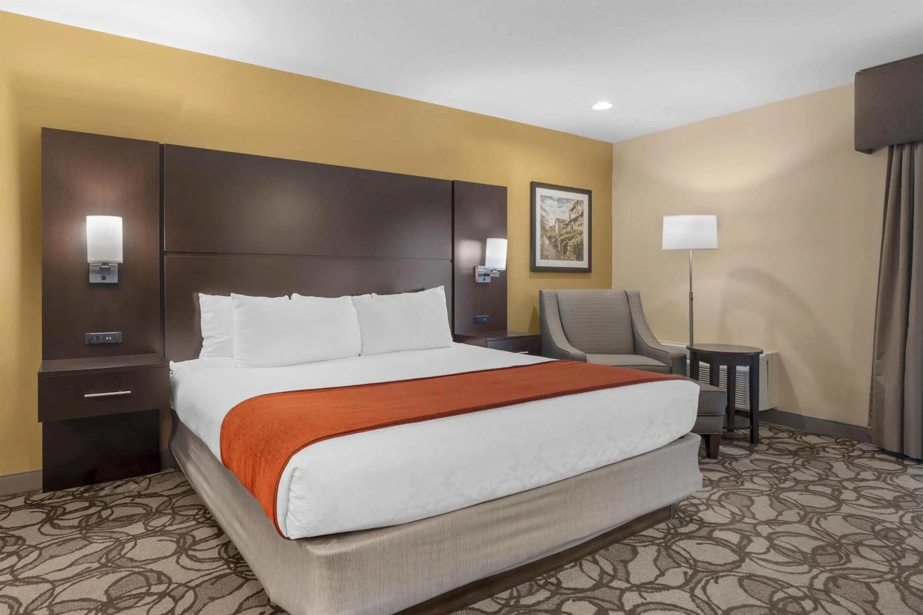 Bedroom, Bed in Best Western Plus Plaza by the Green