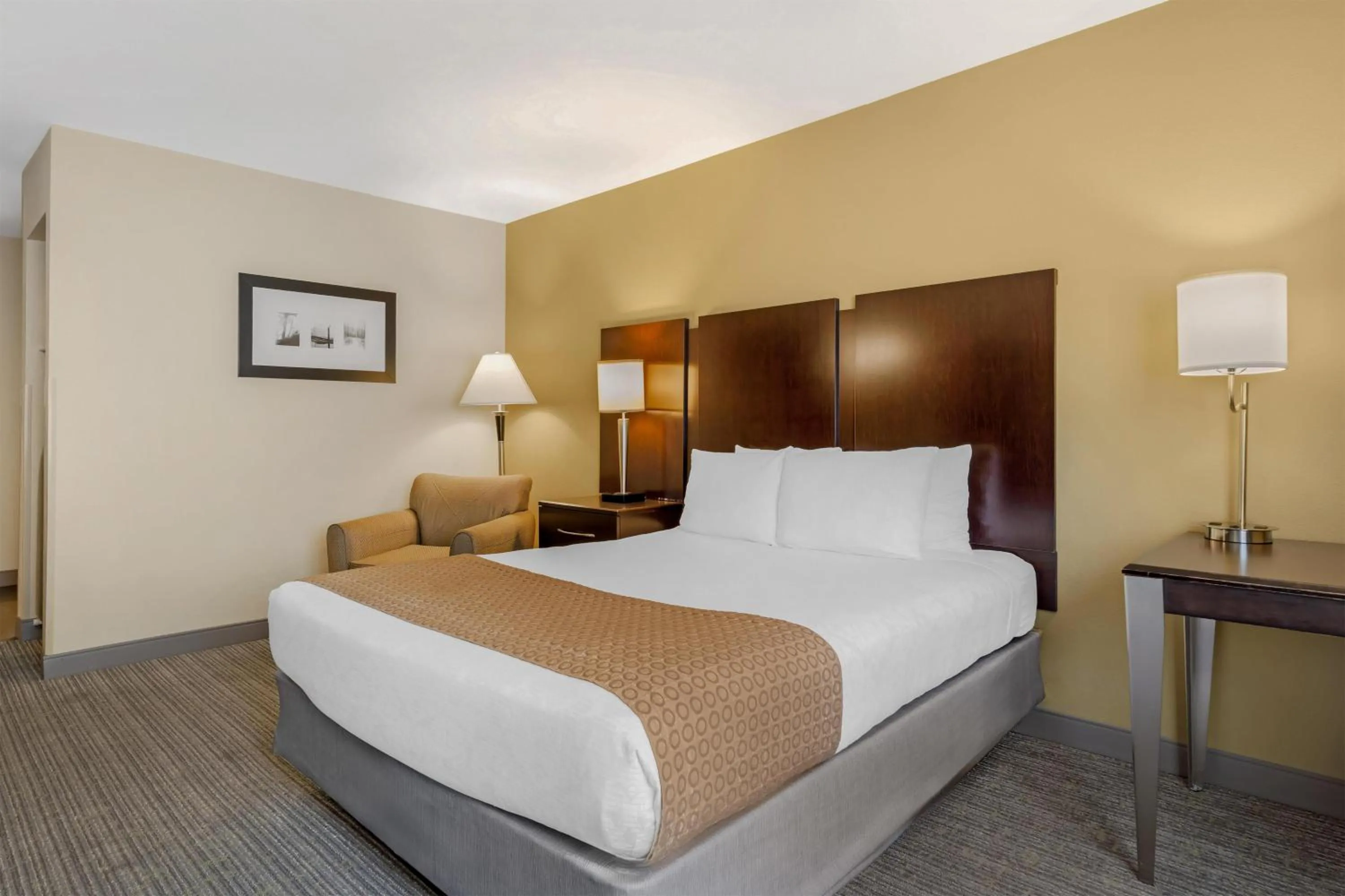 Bedroom, Bed in Best Western Plus Plaza by the Green