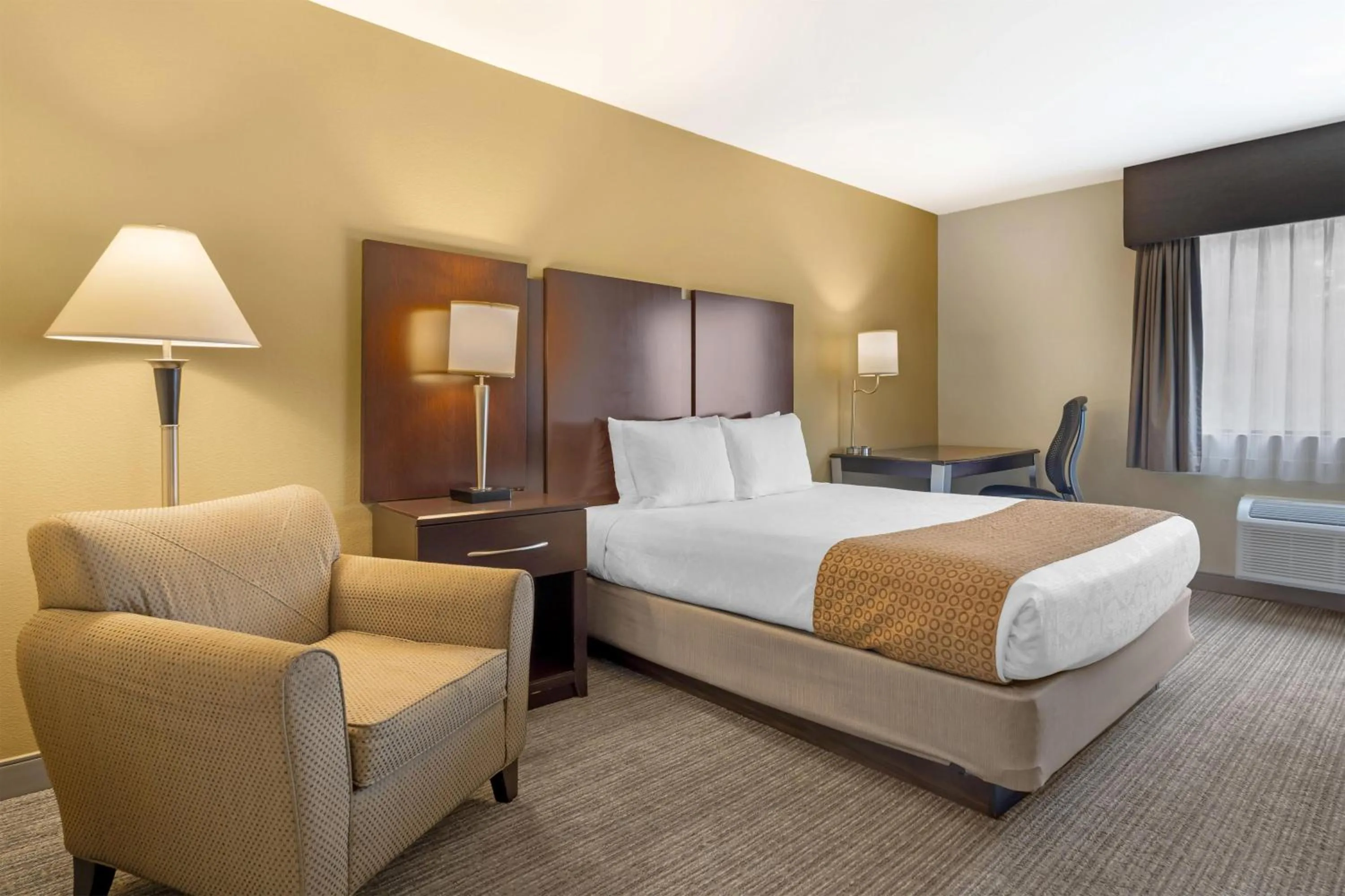 Bedroom, Bed in Best Western Plus Plaza by the Green