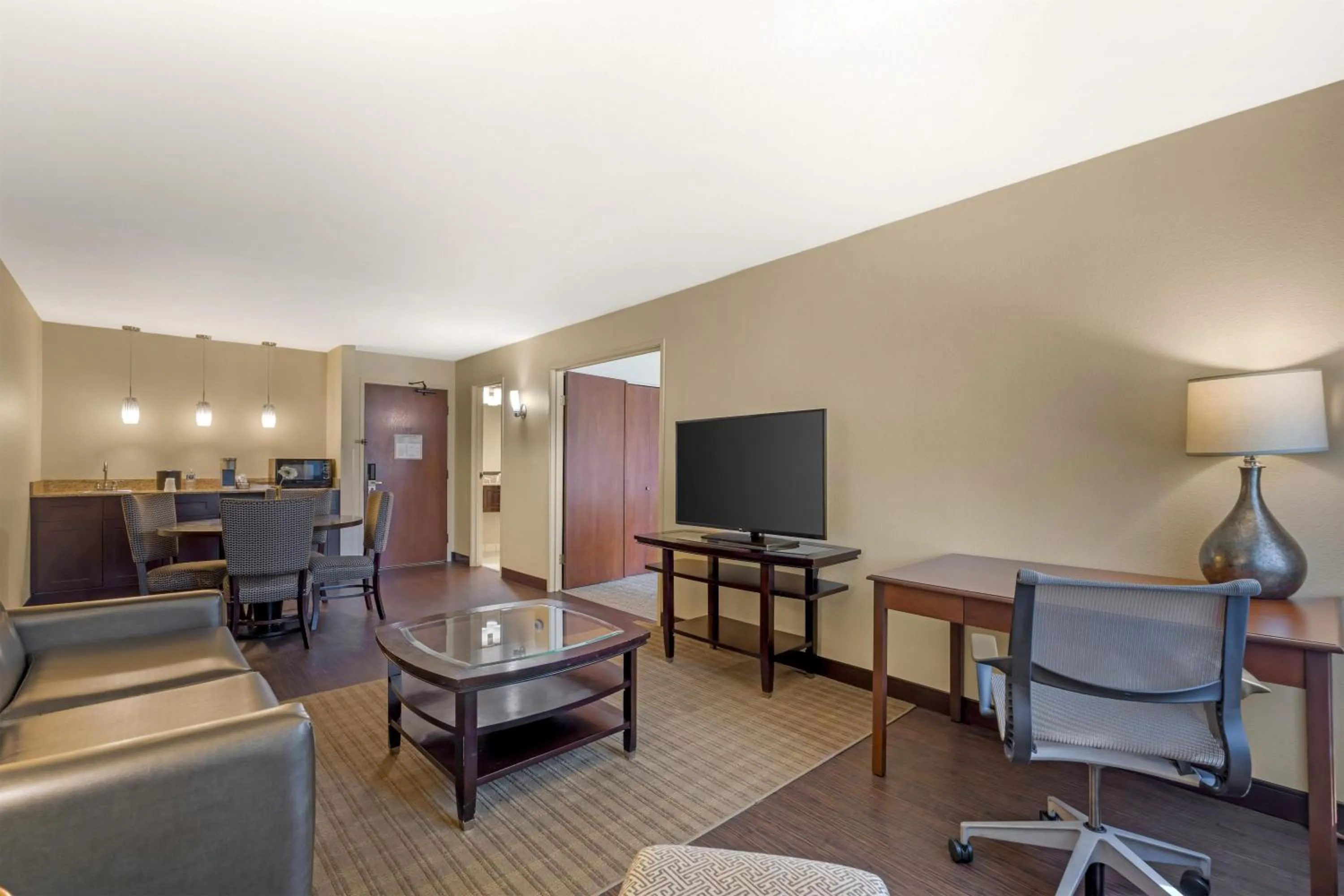 Photo of the whole room in Best Western Plus Plaza by the Green