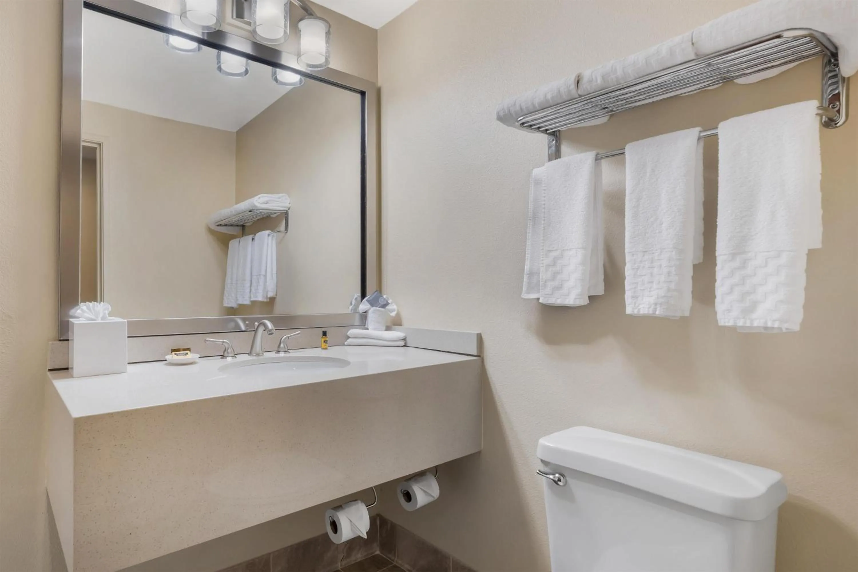 Bathroom in Best Western Plus Plaza by the Green