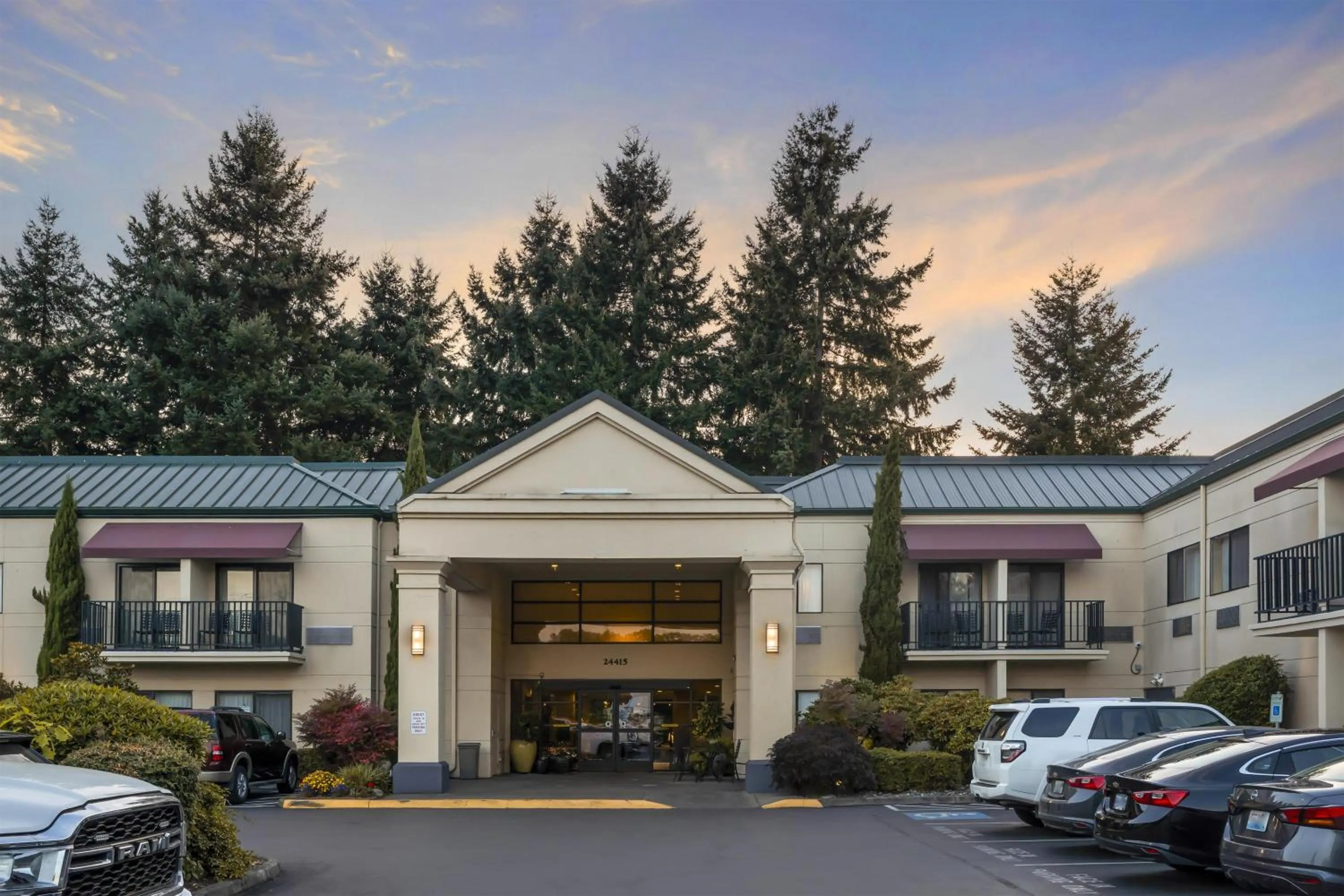 Property building in Best Western Plus Plaza by the Green