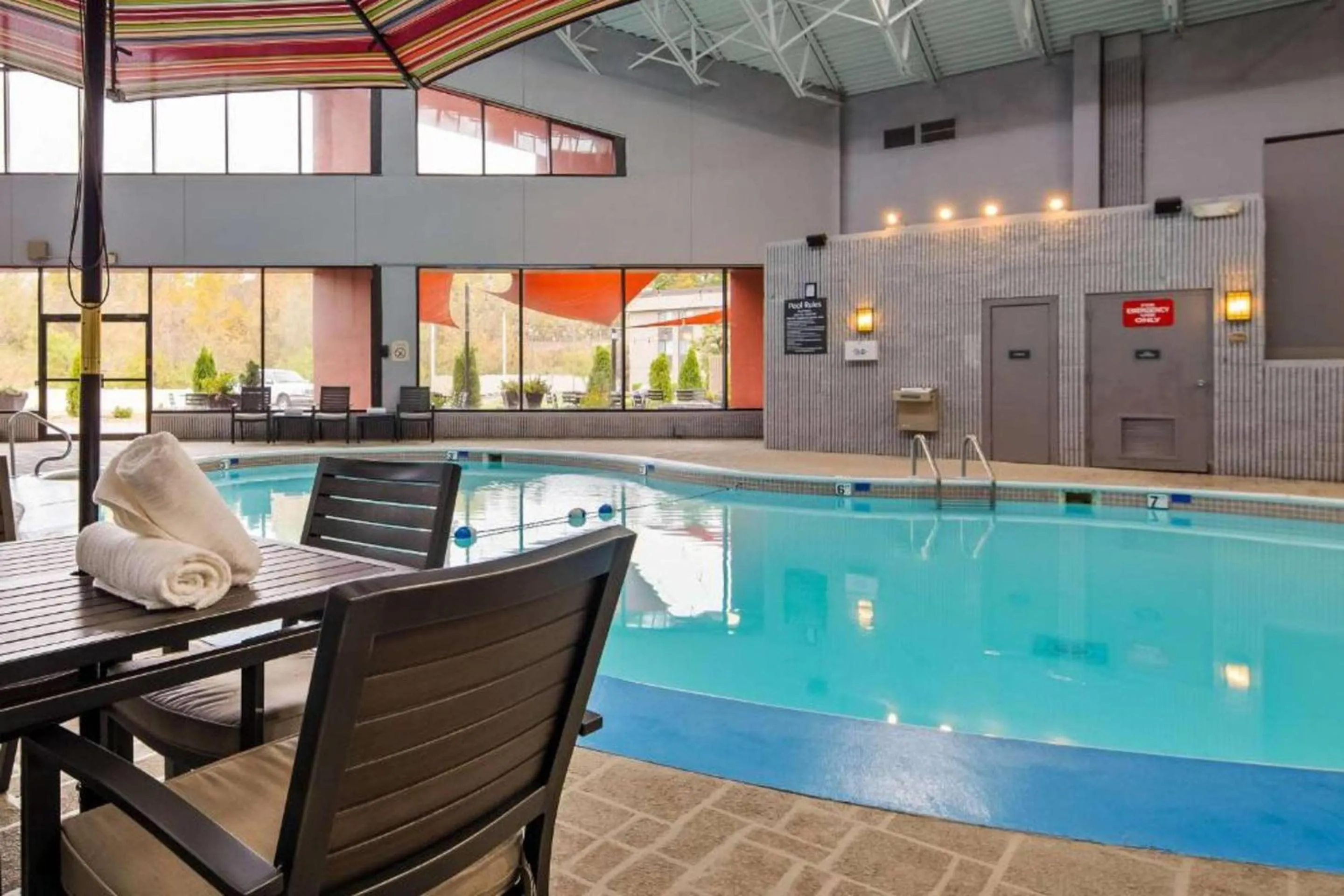 Swimming pool in The Great Rivers, an Ascend Collection Hotel