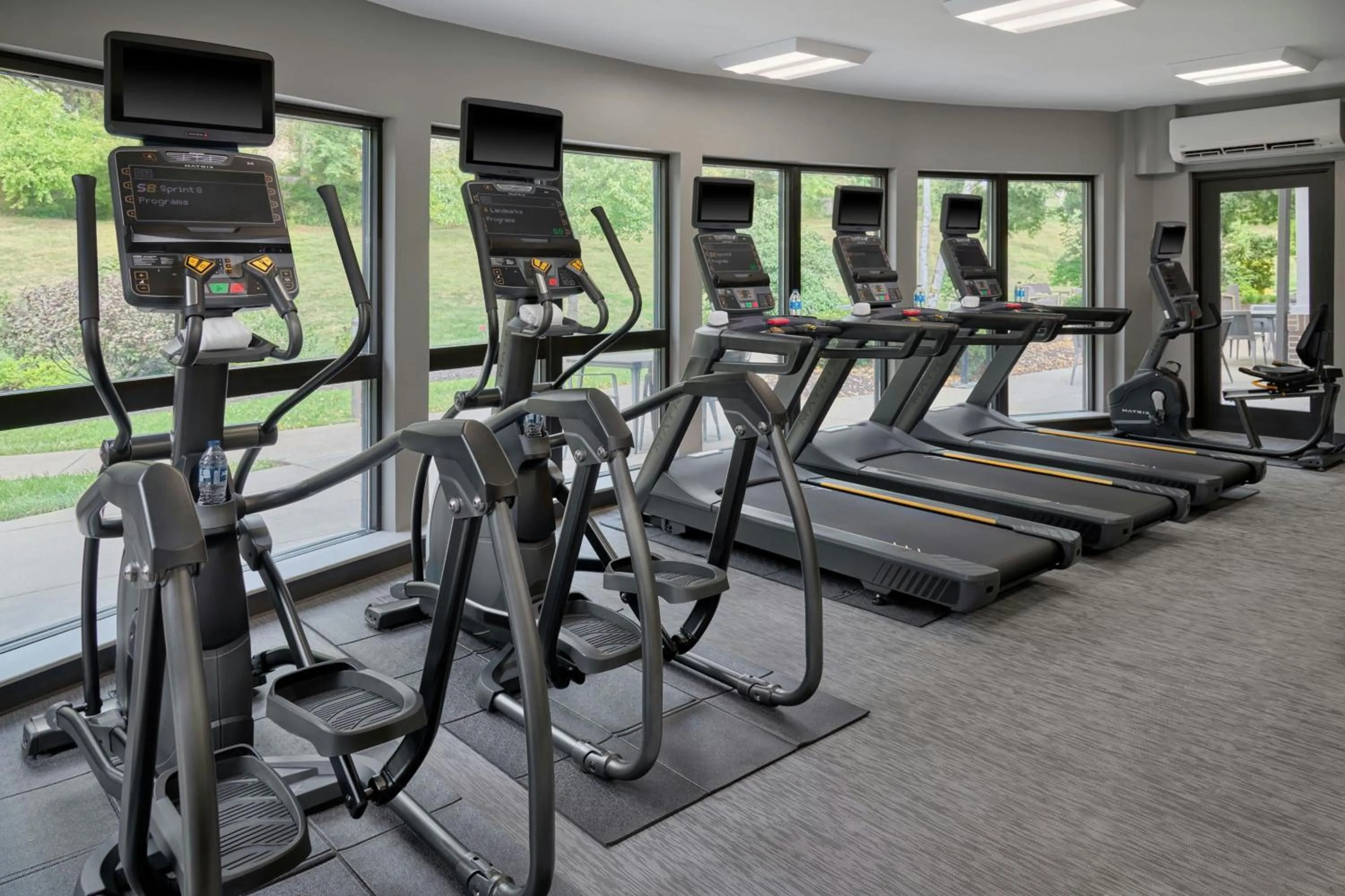 Fitness centre/facilities in Courtyard by Marriott Kansas City Shawnee
