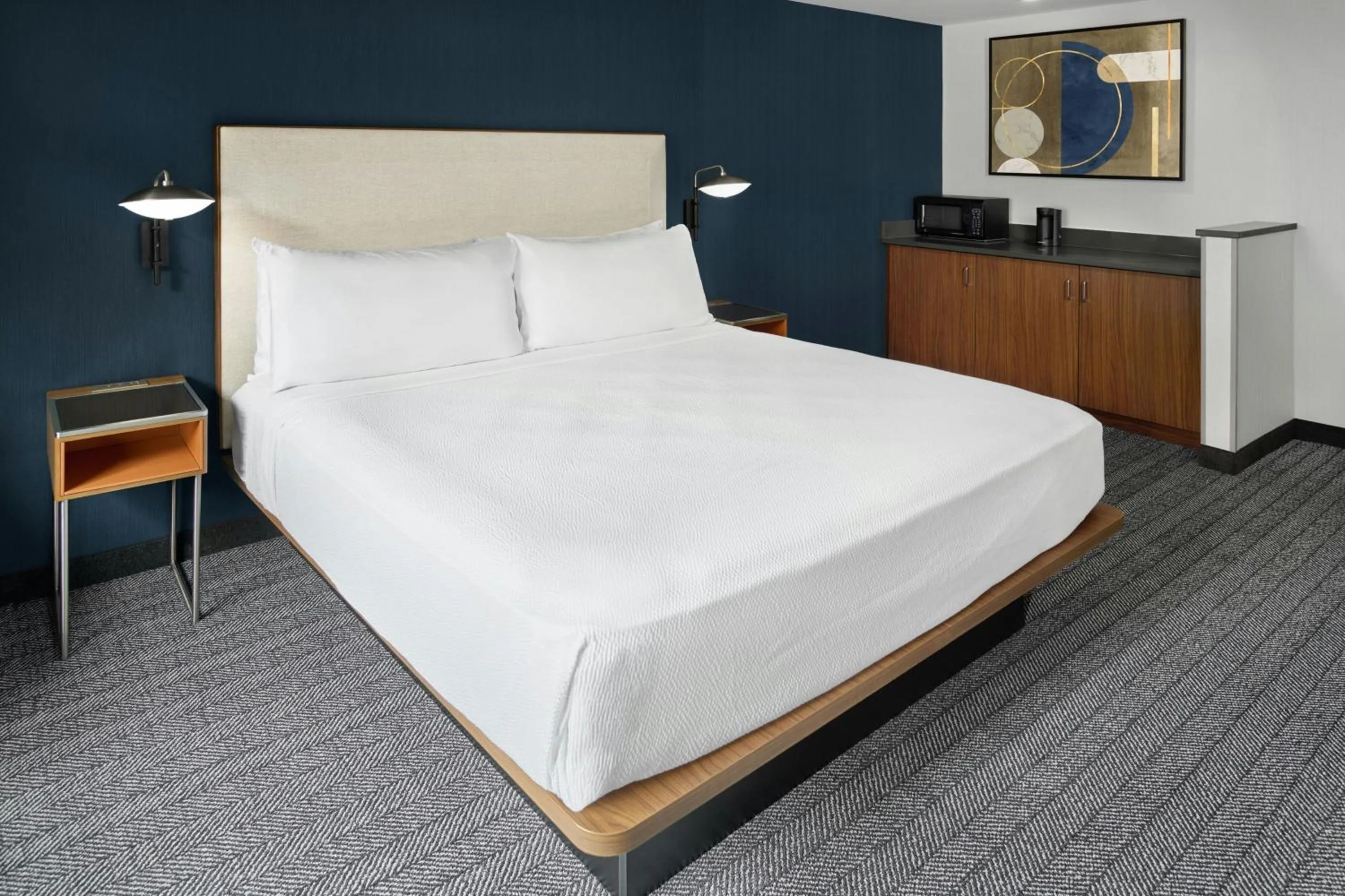 Photo of the whole room, Bed in Courtyard by Marriott Kansas City Shawnee