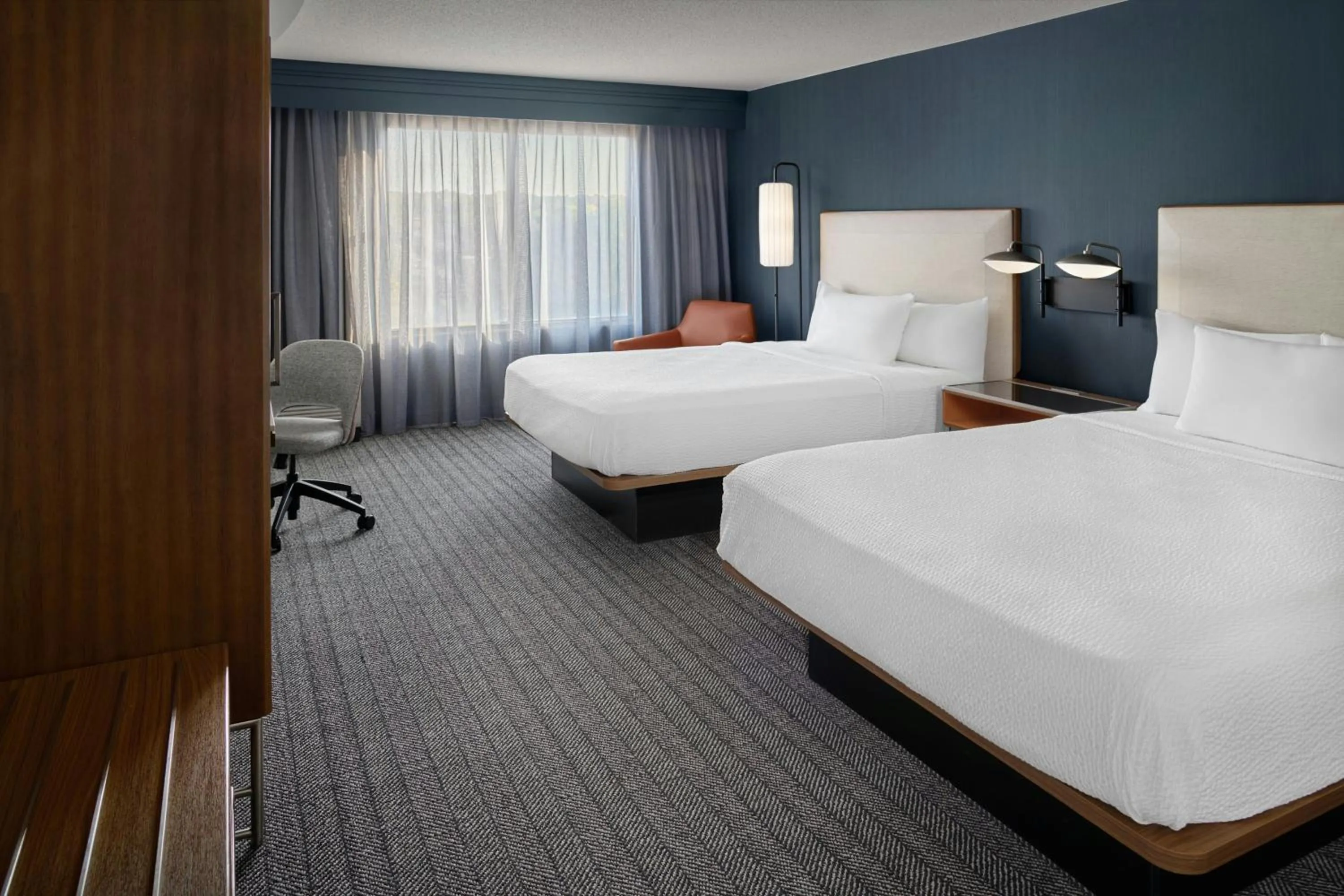 Photo of the whole room, Bed in Courtyard by Marriott Kansas City Shawnee
