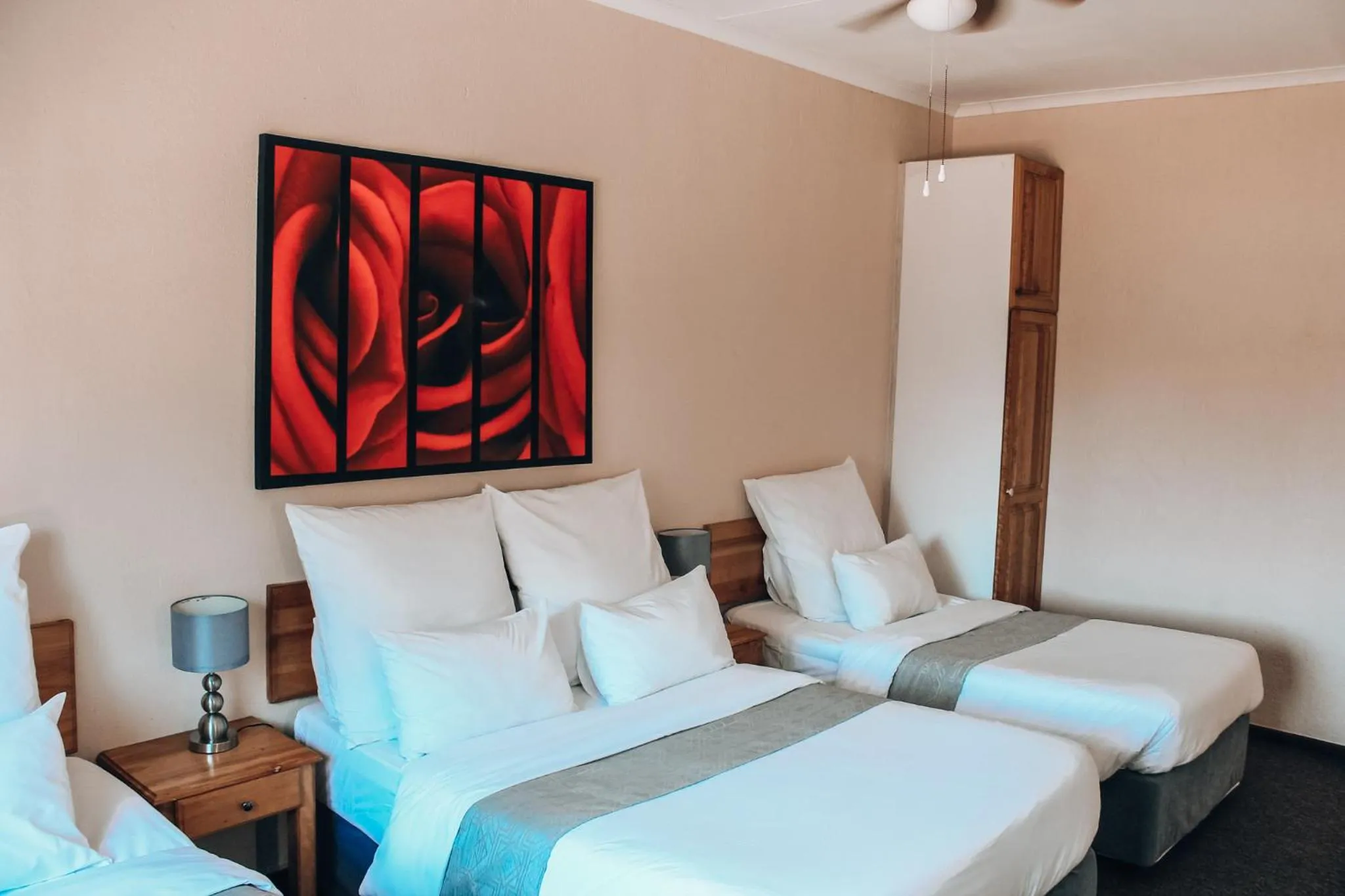 Bedroom, Bed in Nelspruit Lodge