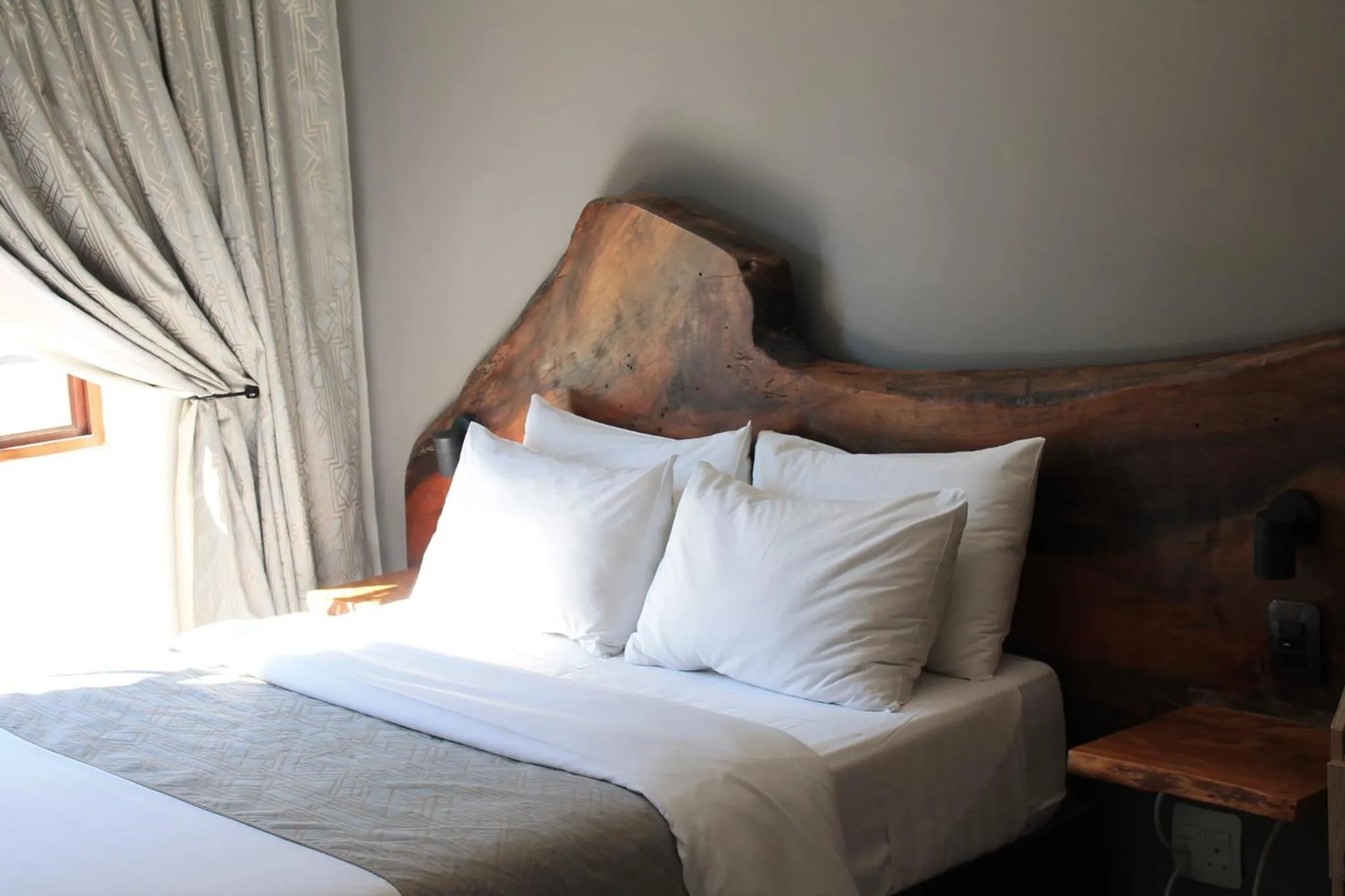 Photo of the whole room, Bed in Nelspruit Lodge