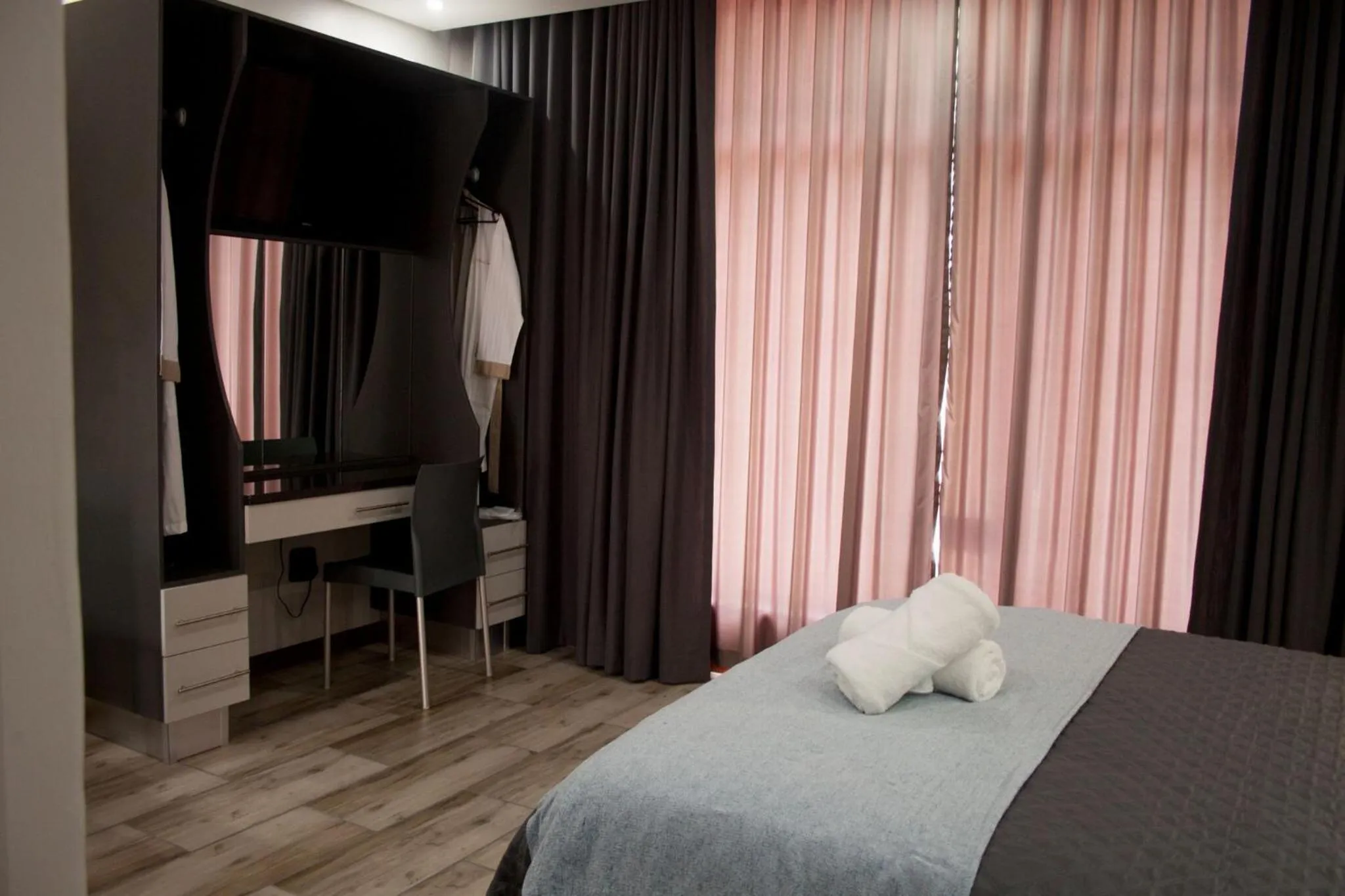 Balcony/Terrace, Bed in Nelspruit Lodge