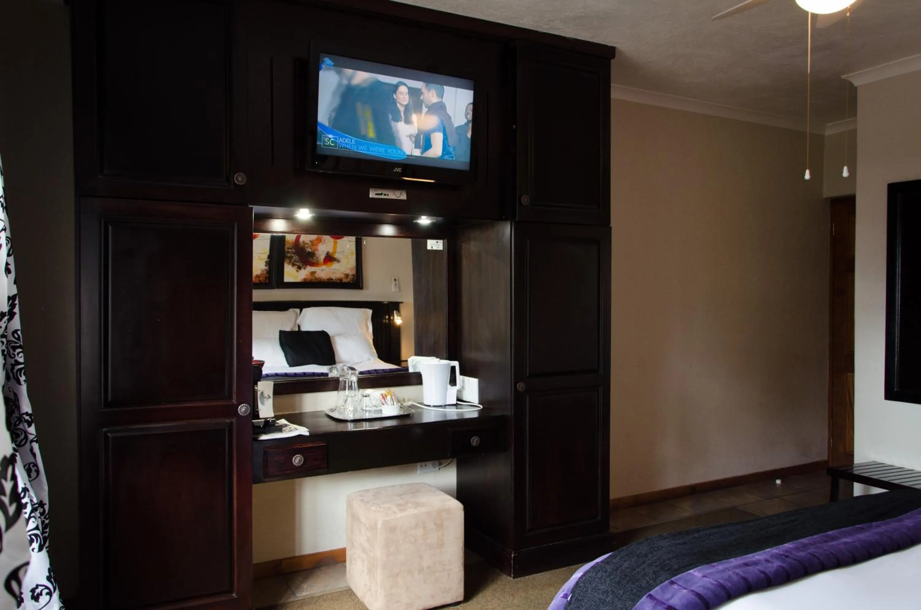 Property building, Bed in Nelspruit Lodge