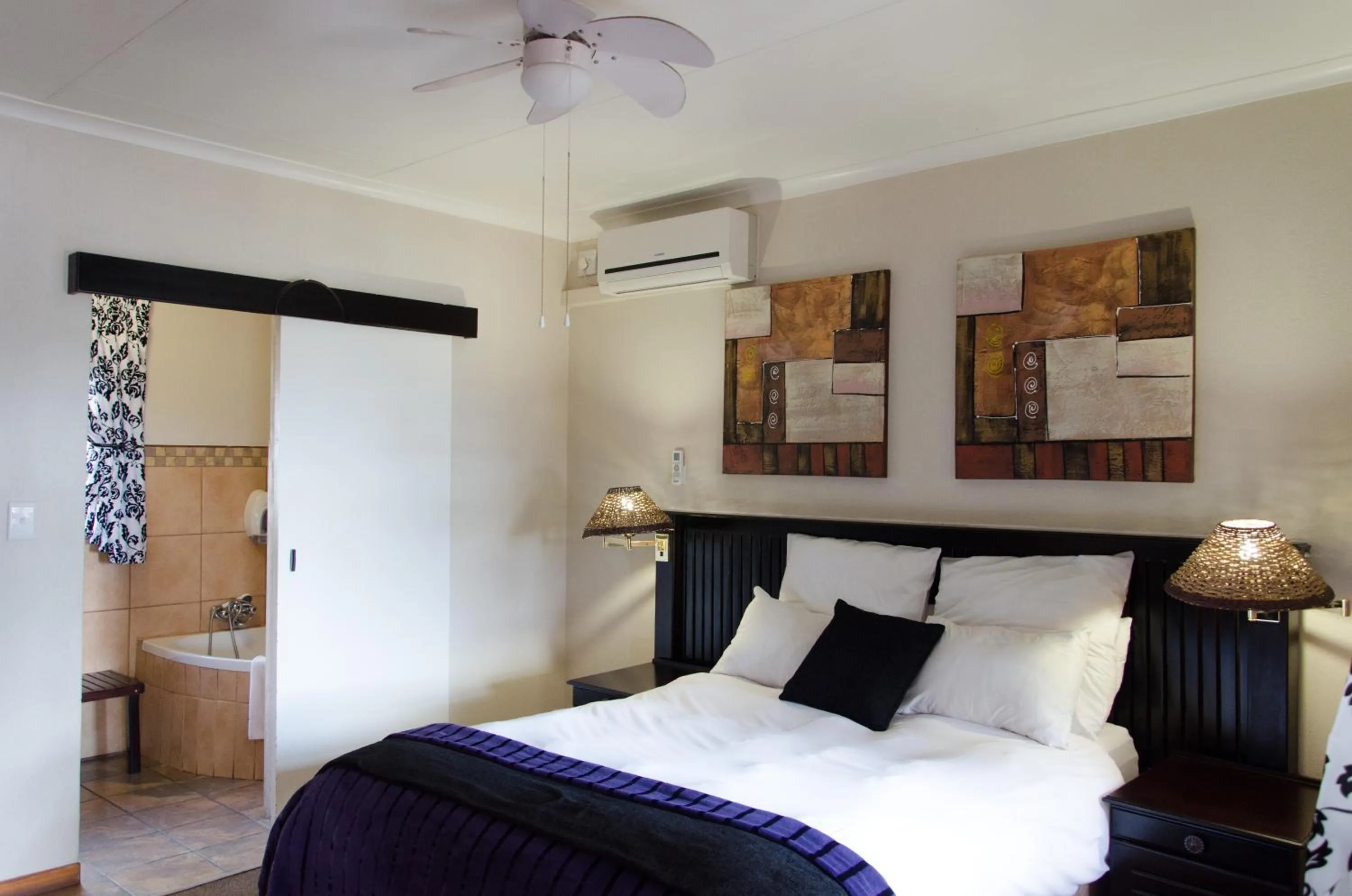 Bed in Nelspruit Lodge