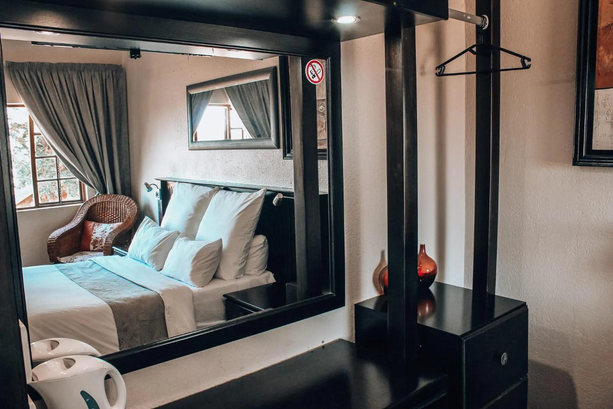 Bedroom, Bed in Nelspruit Lodge