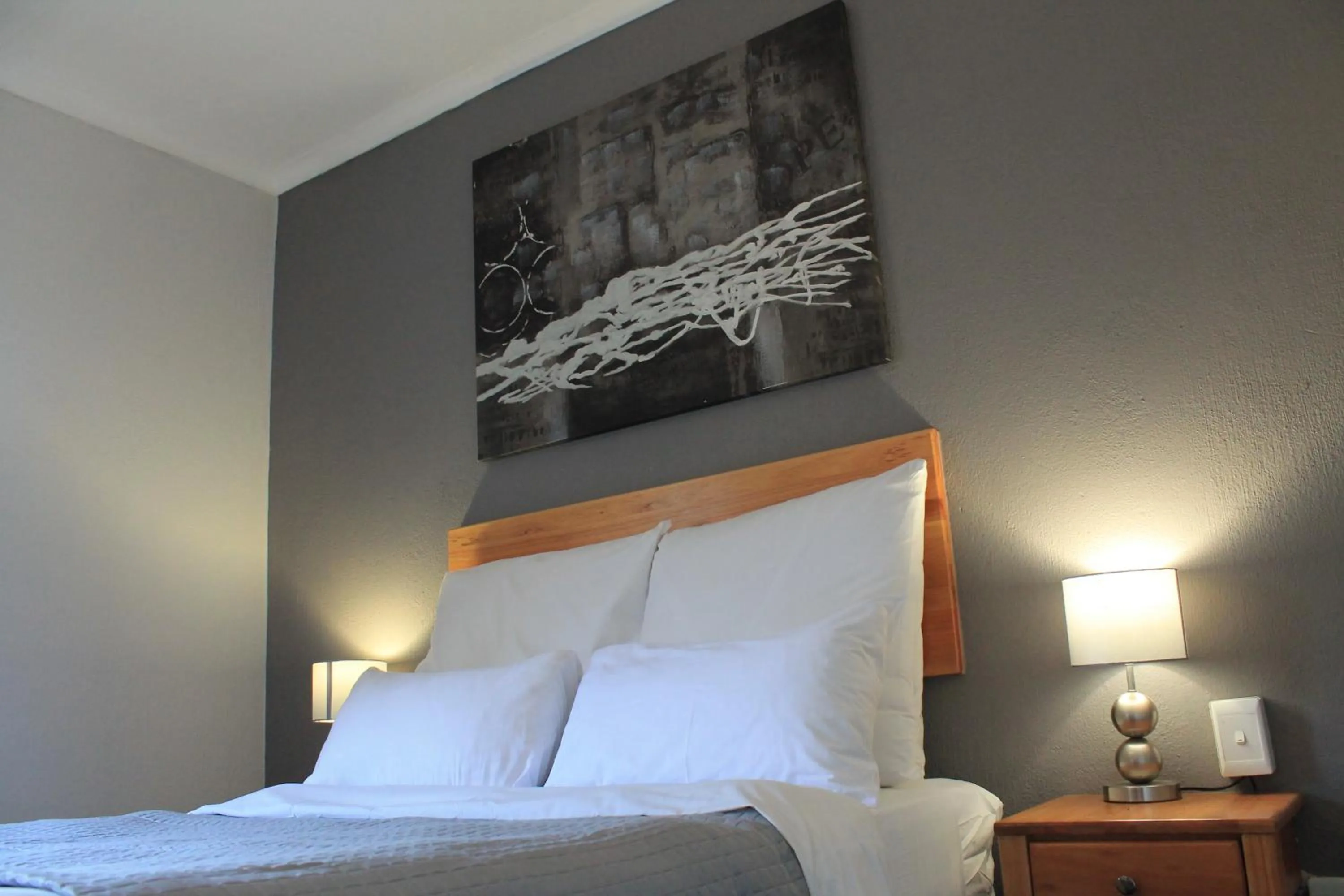 Bedroom, Bed in Nelspruit Lodge