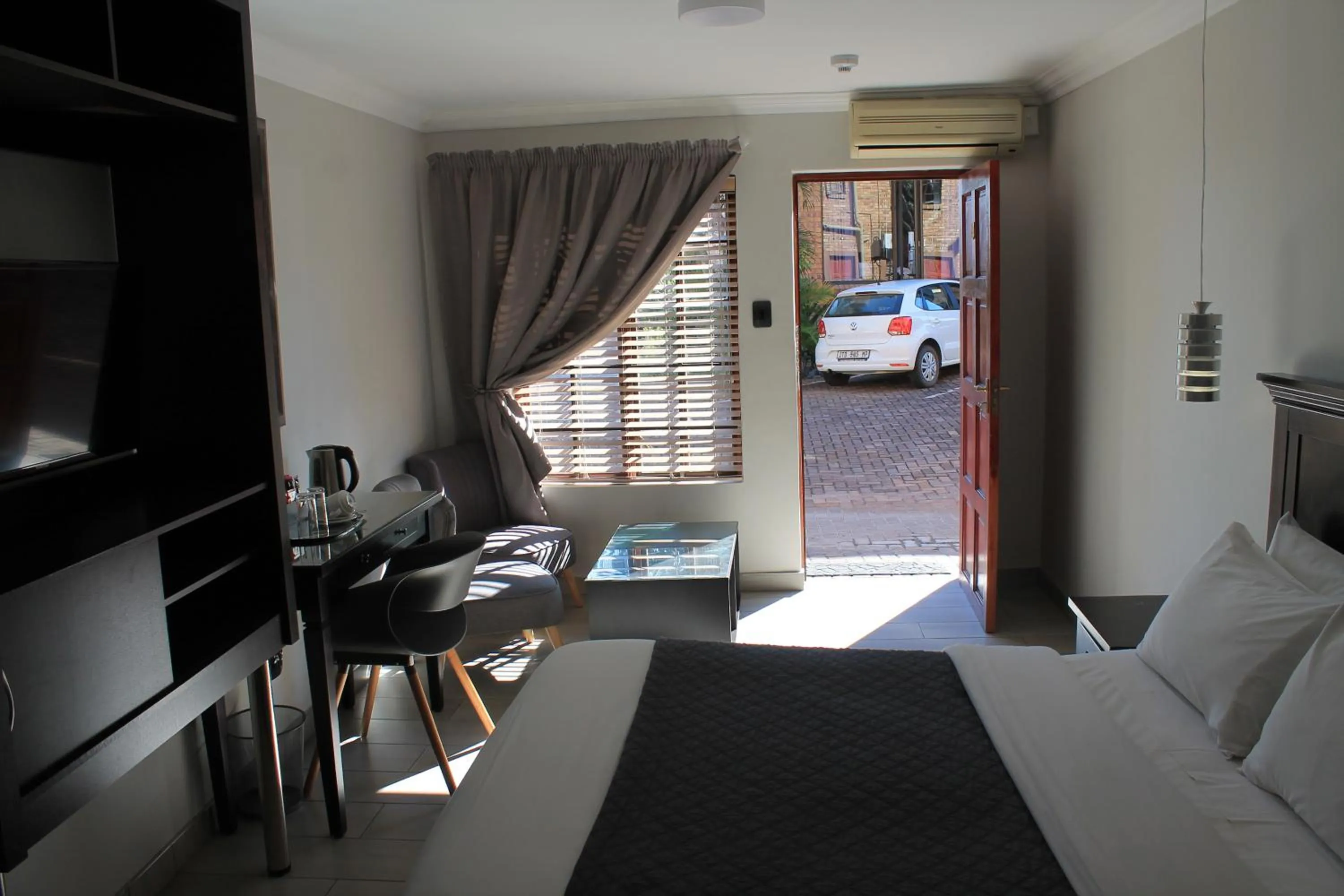 Bedroom, Bed in Nelspruit Lodge
