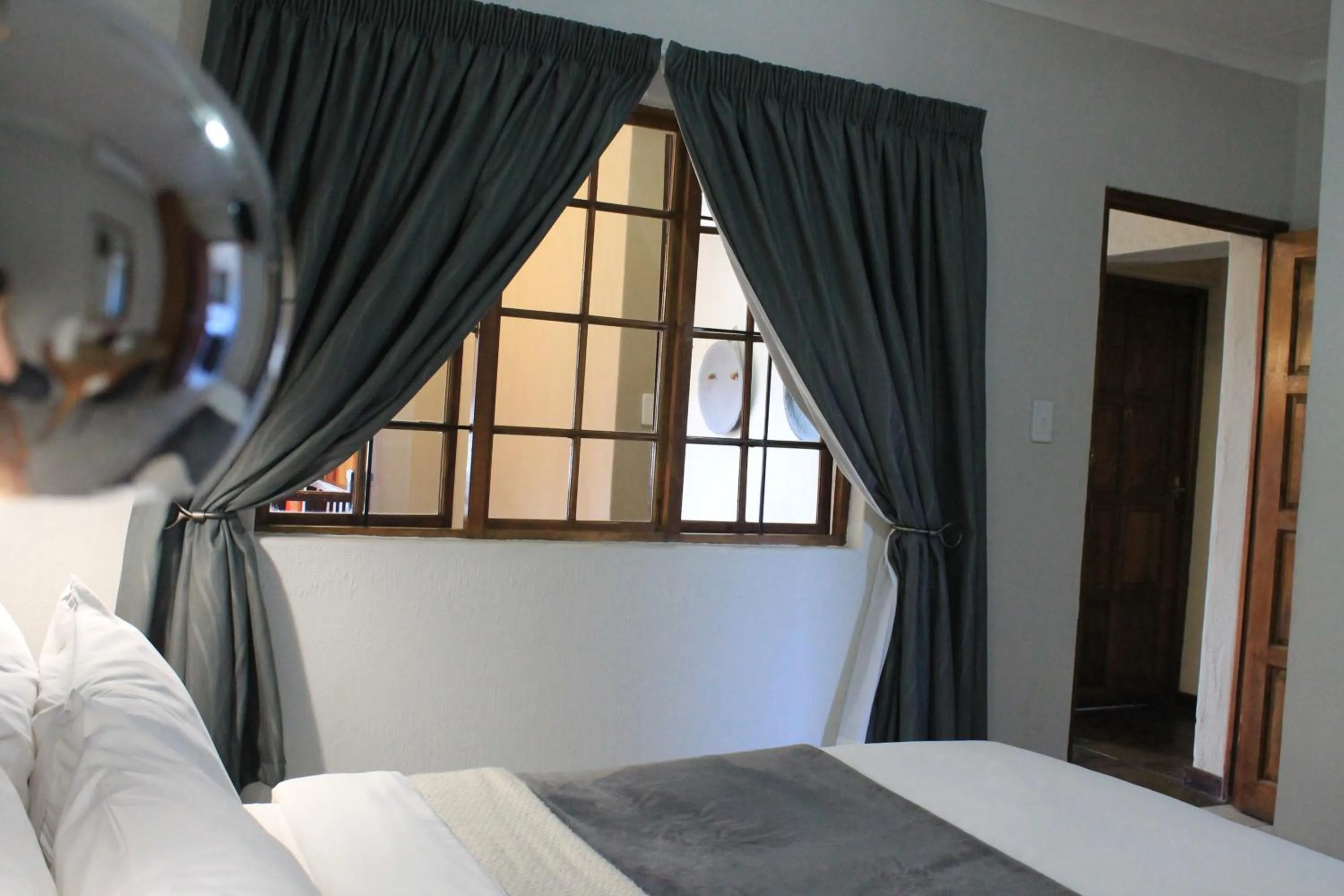 Photo of the whole room, Bed in Nelspruit Lodge