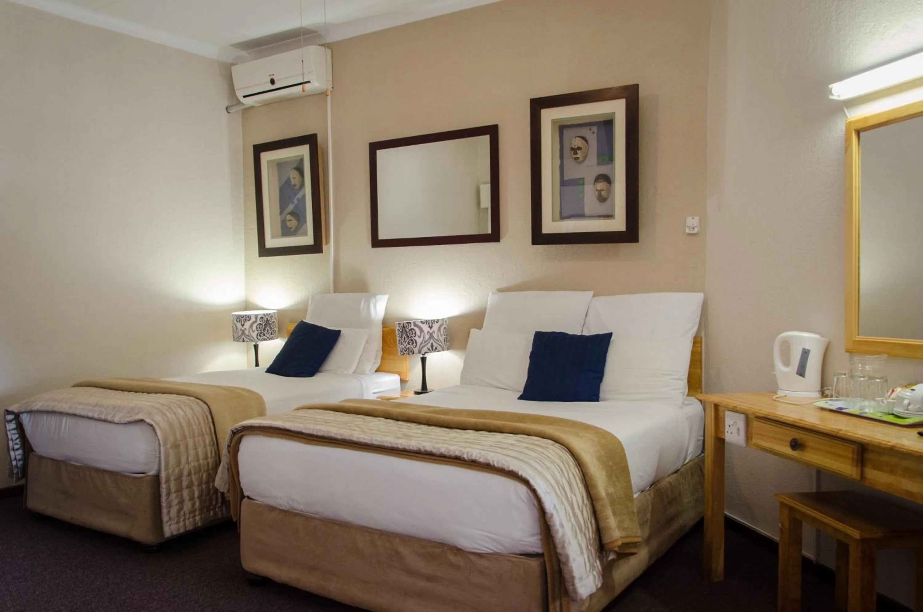 Property building, Bed in Nelspruit Lodge