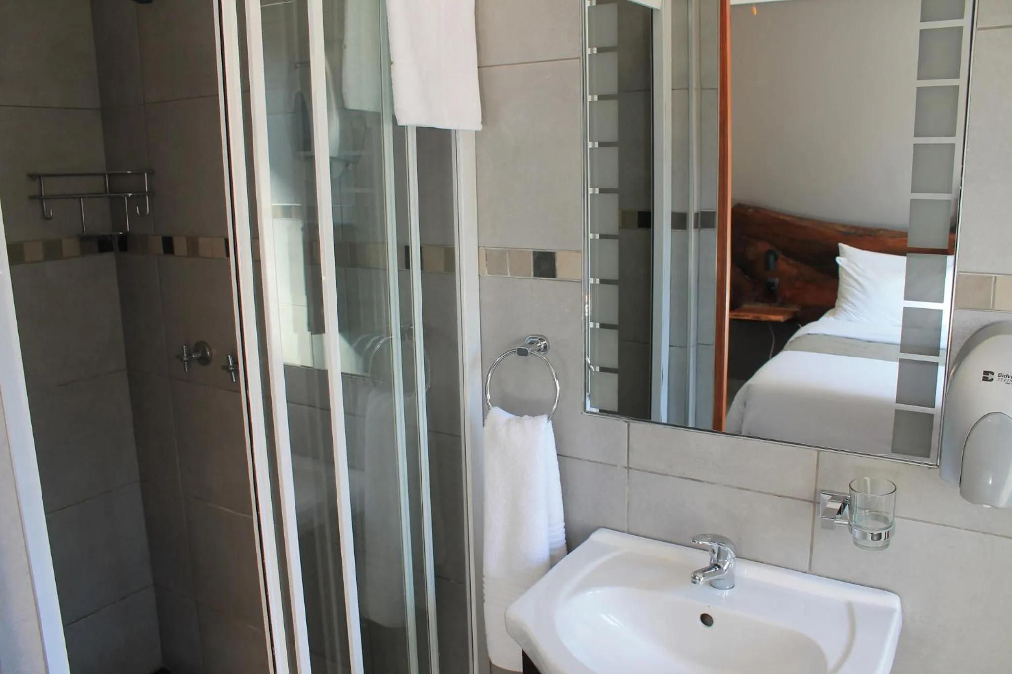 Bathroom, Bed in Nelspruit Lodge