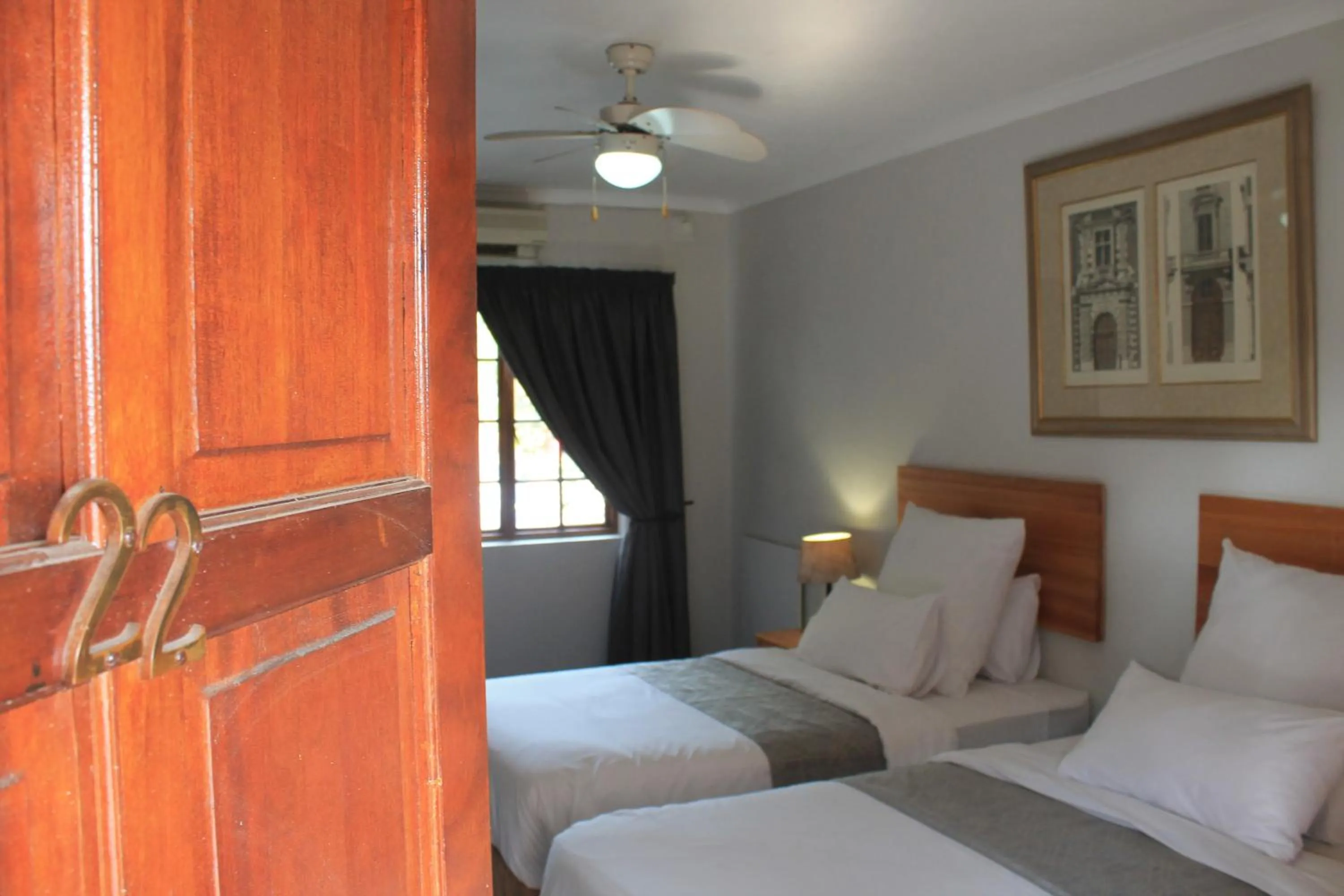 Bedroom, Bed in Nelspruit Lodge