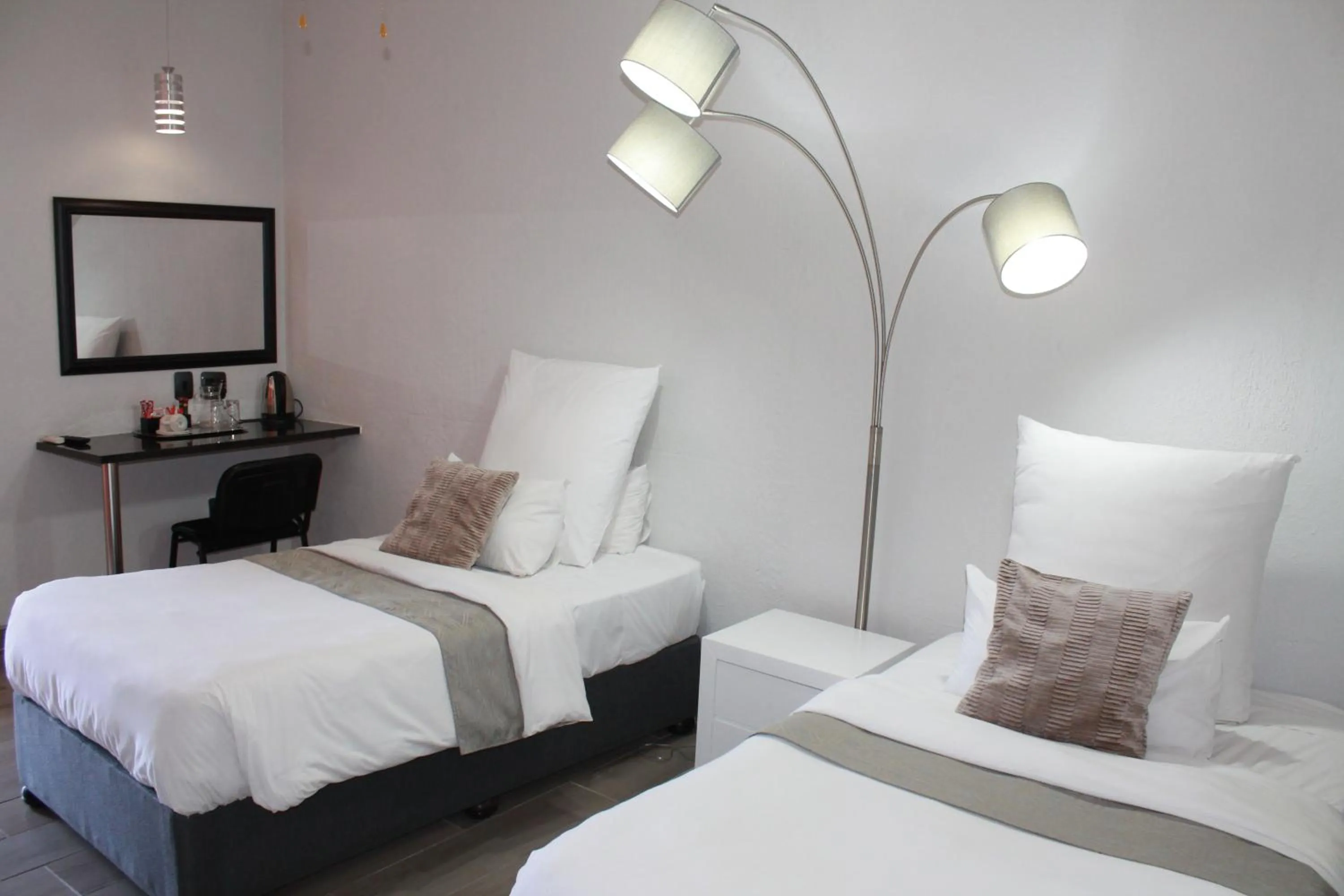 Bedroom, Bed in Nelspruit Lodge