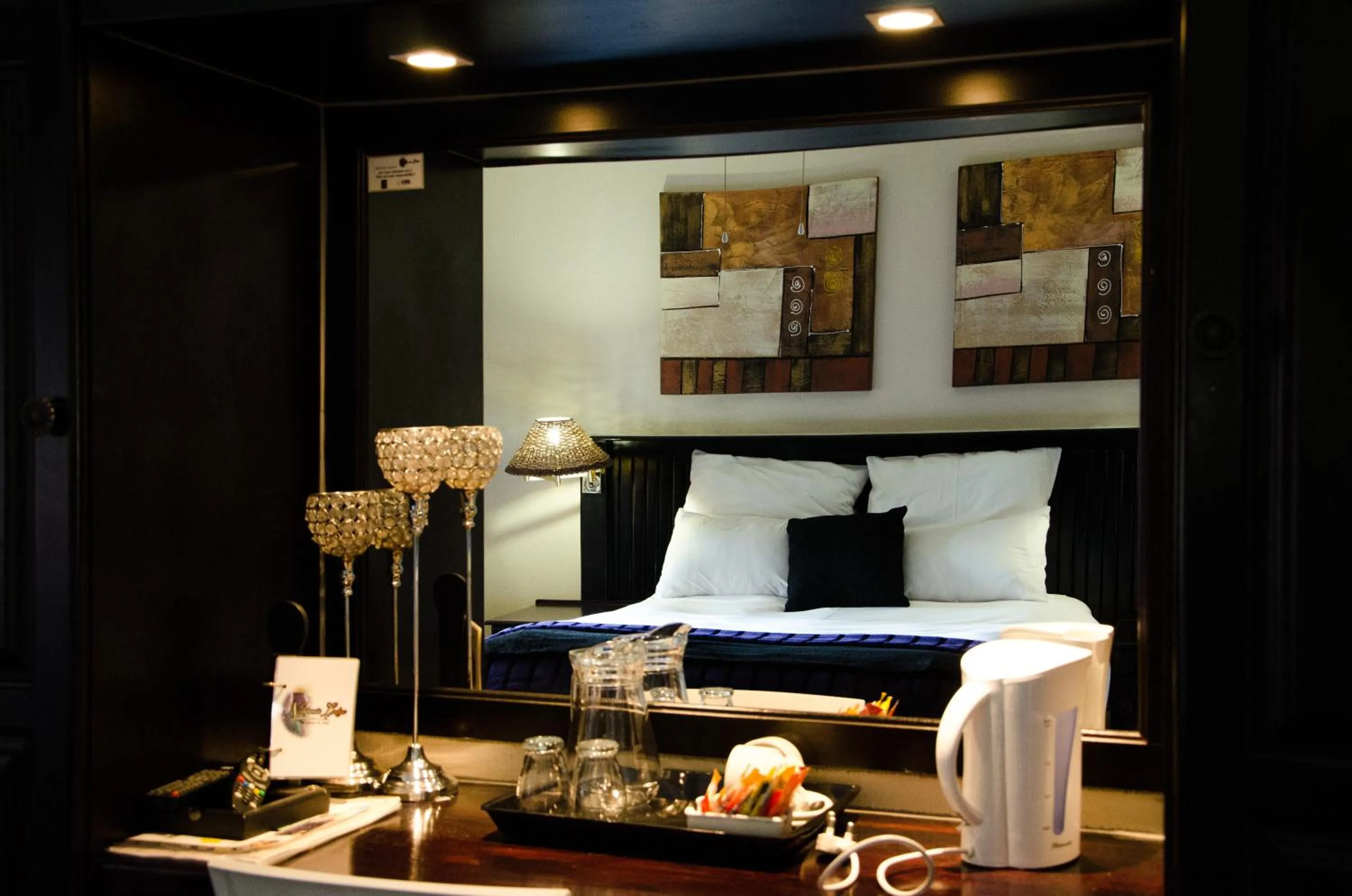 Seating area, Bed in Nelspruit Lodge