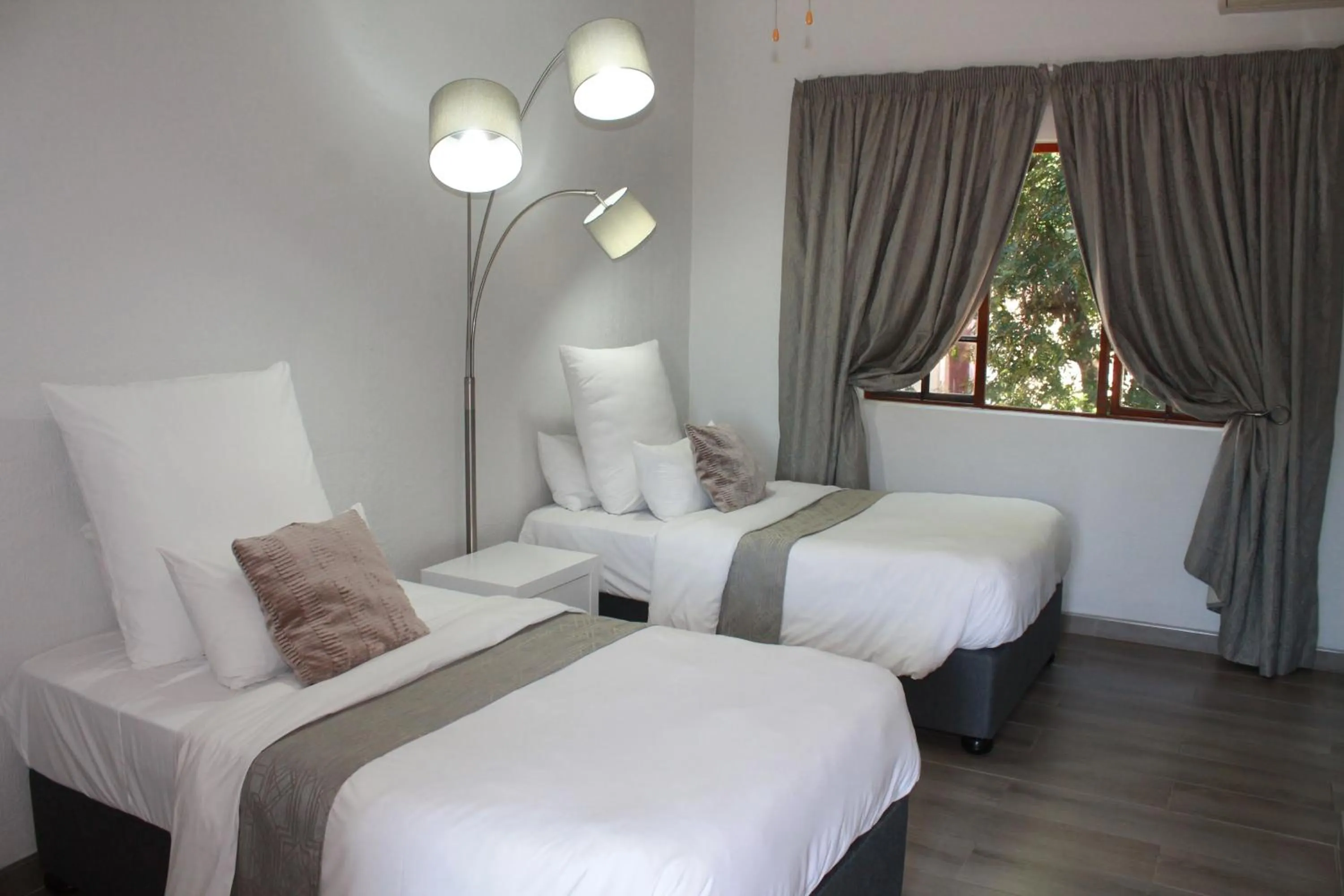 Bedroom, Bed in Nelspruit Lodge