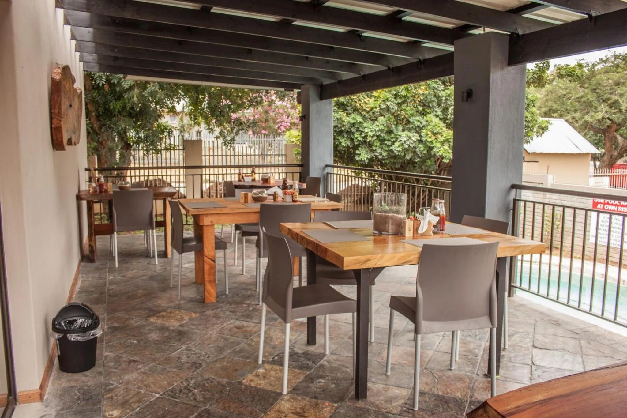 Restaurant/places to eat in Nelspruit Lodge