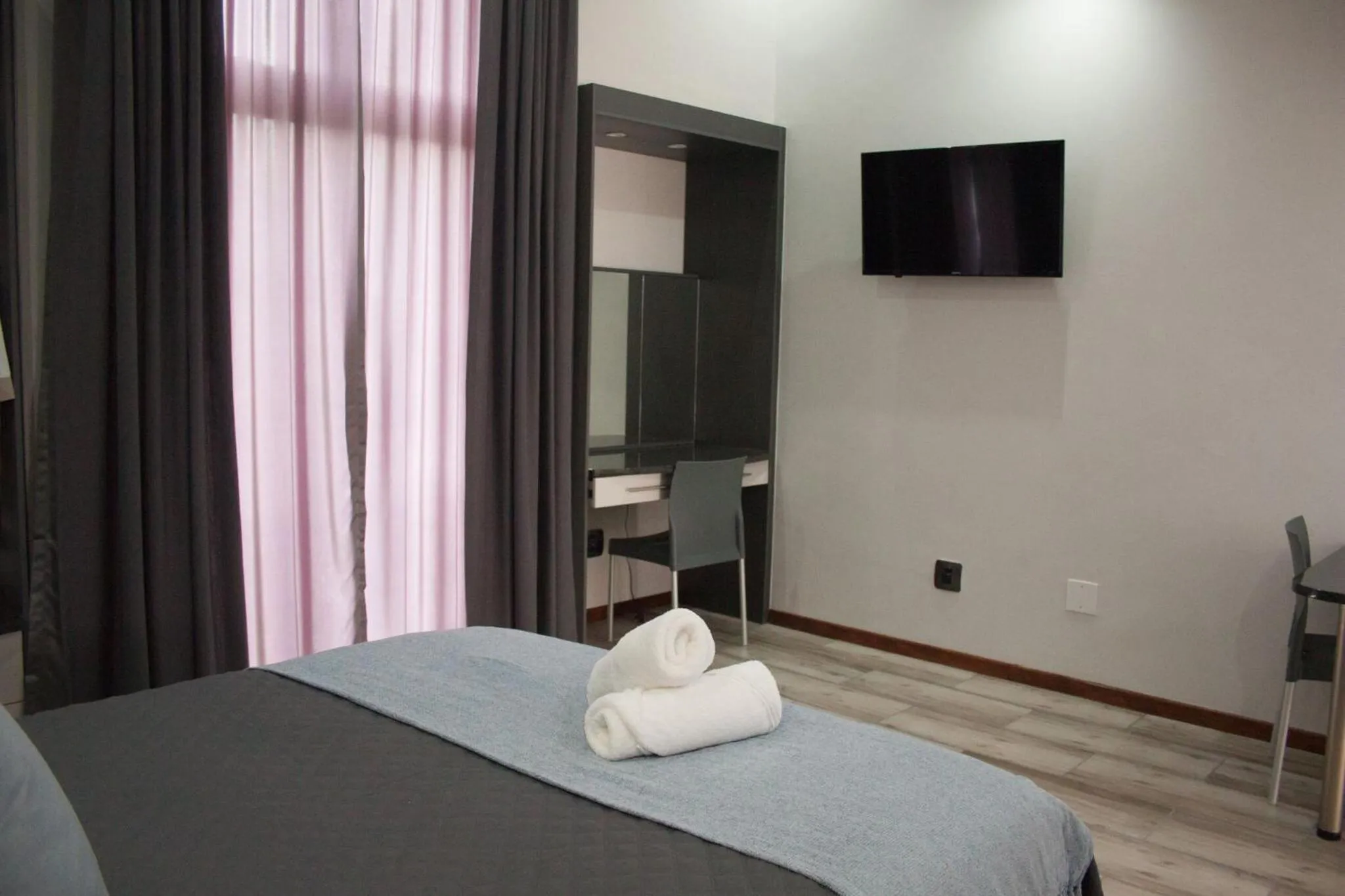 Seating area, Bed in Nelspruit Lodge