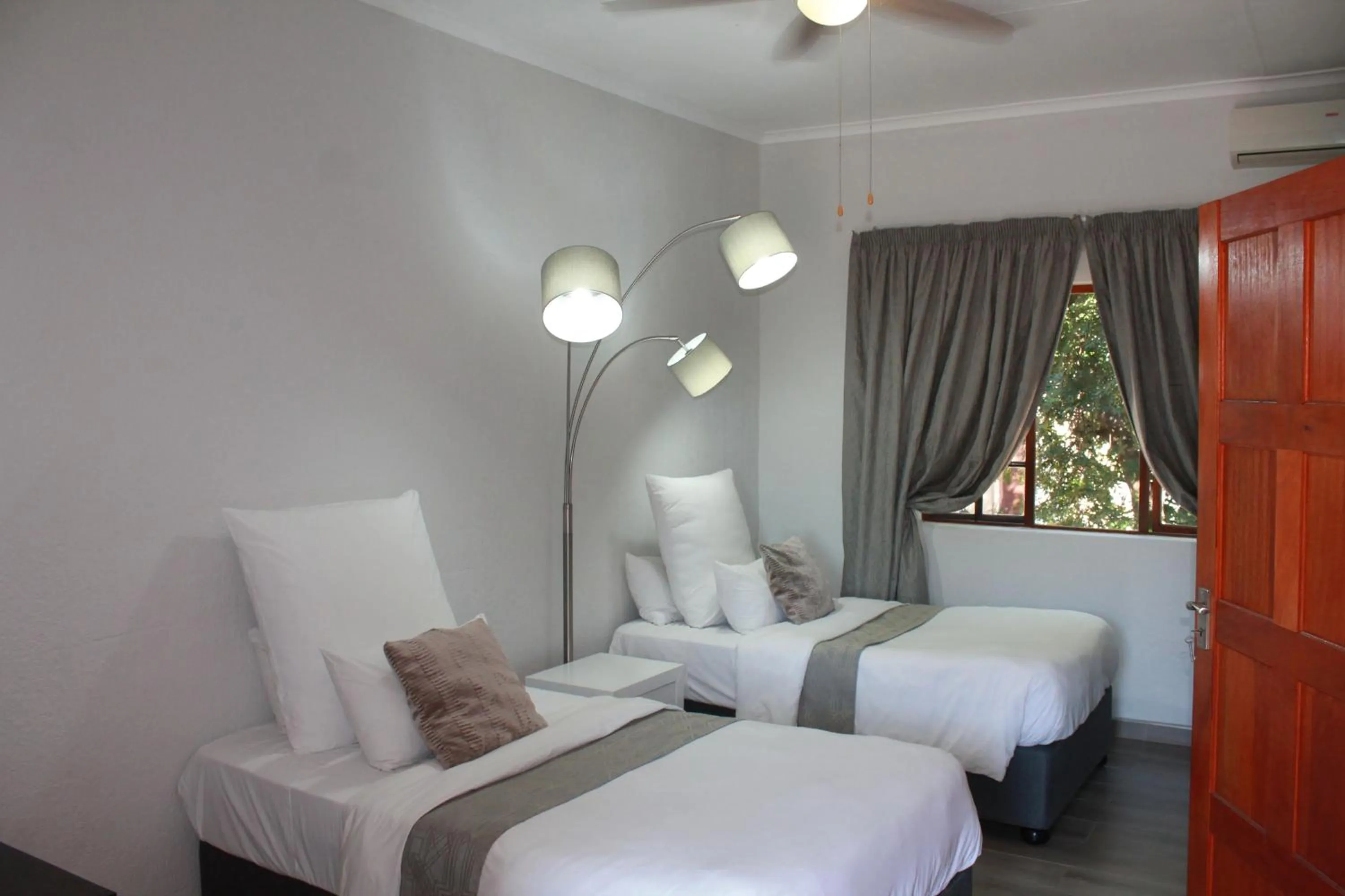 Bedroom, Bed in Nelspruit Lodge