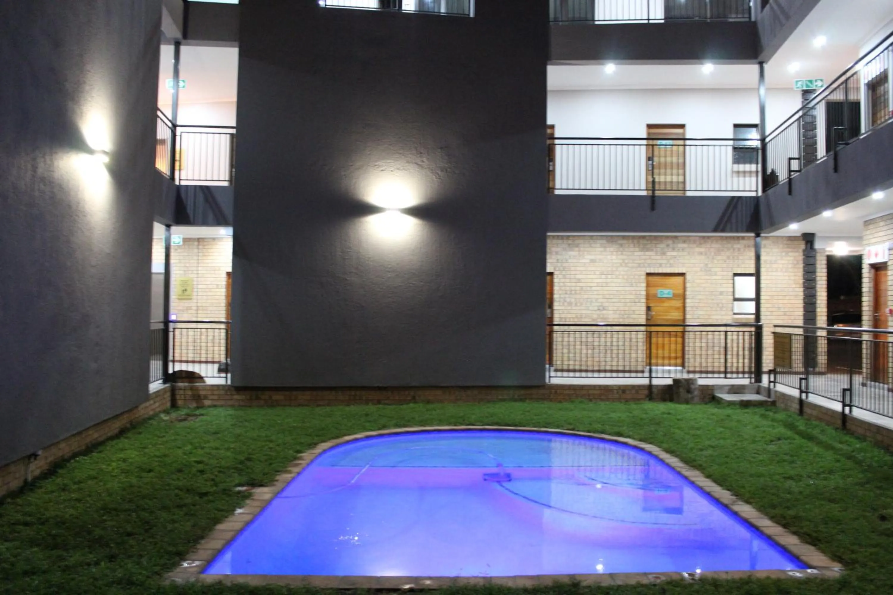 Swimming pool in Nelspruit Lodge