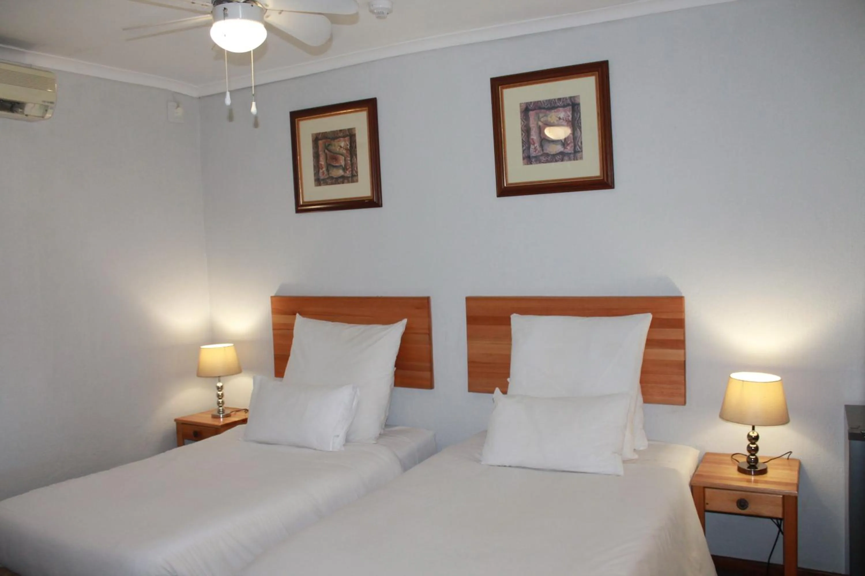 Bedroom, Bed in Nelspruit Lodge