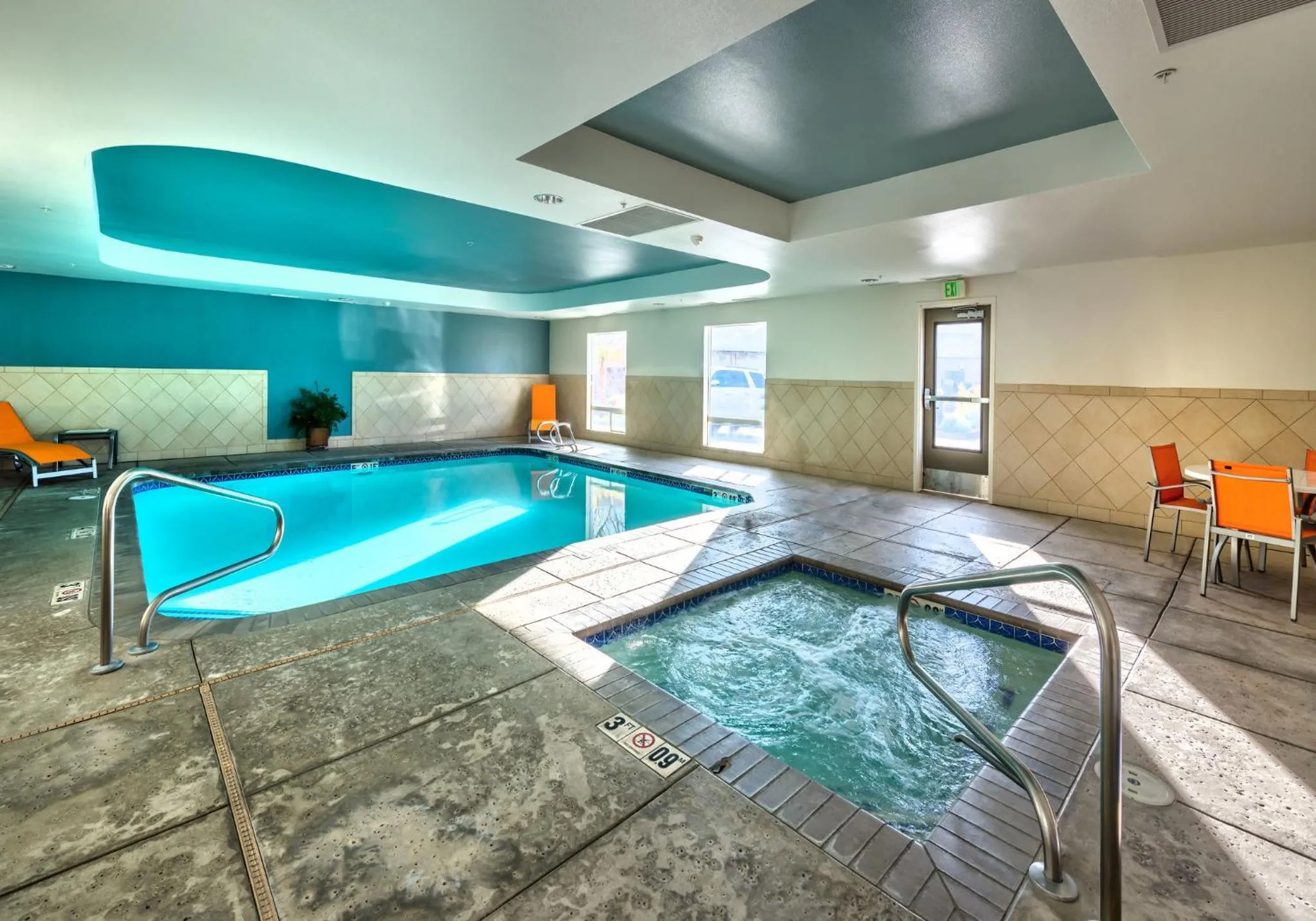 Swimming pool in Holiday Inn Express Hotel & Suites Minden by IHG