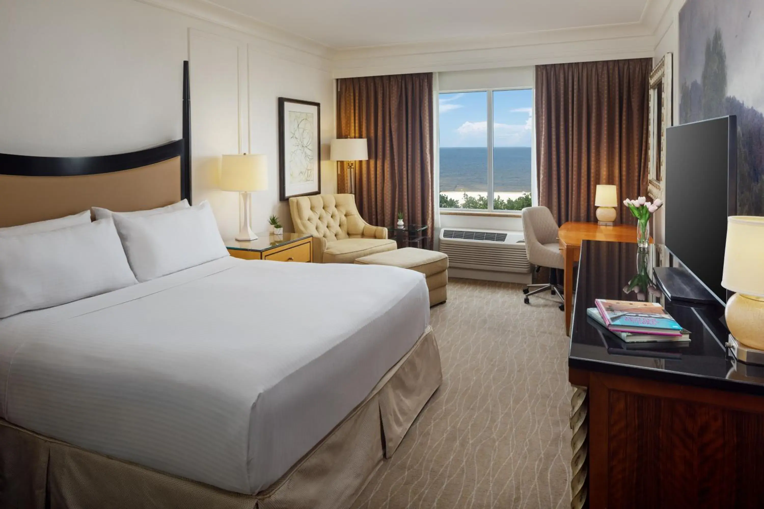 1 King Bed Gulfside (Accessible) in The Inn at Long Beach 1 King Bed Gulfside (Accessible) in The Inn at Long Beach