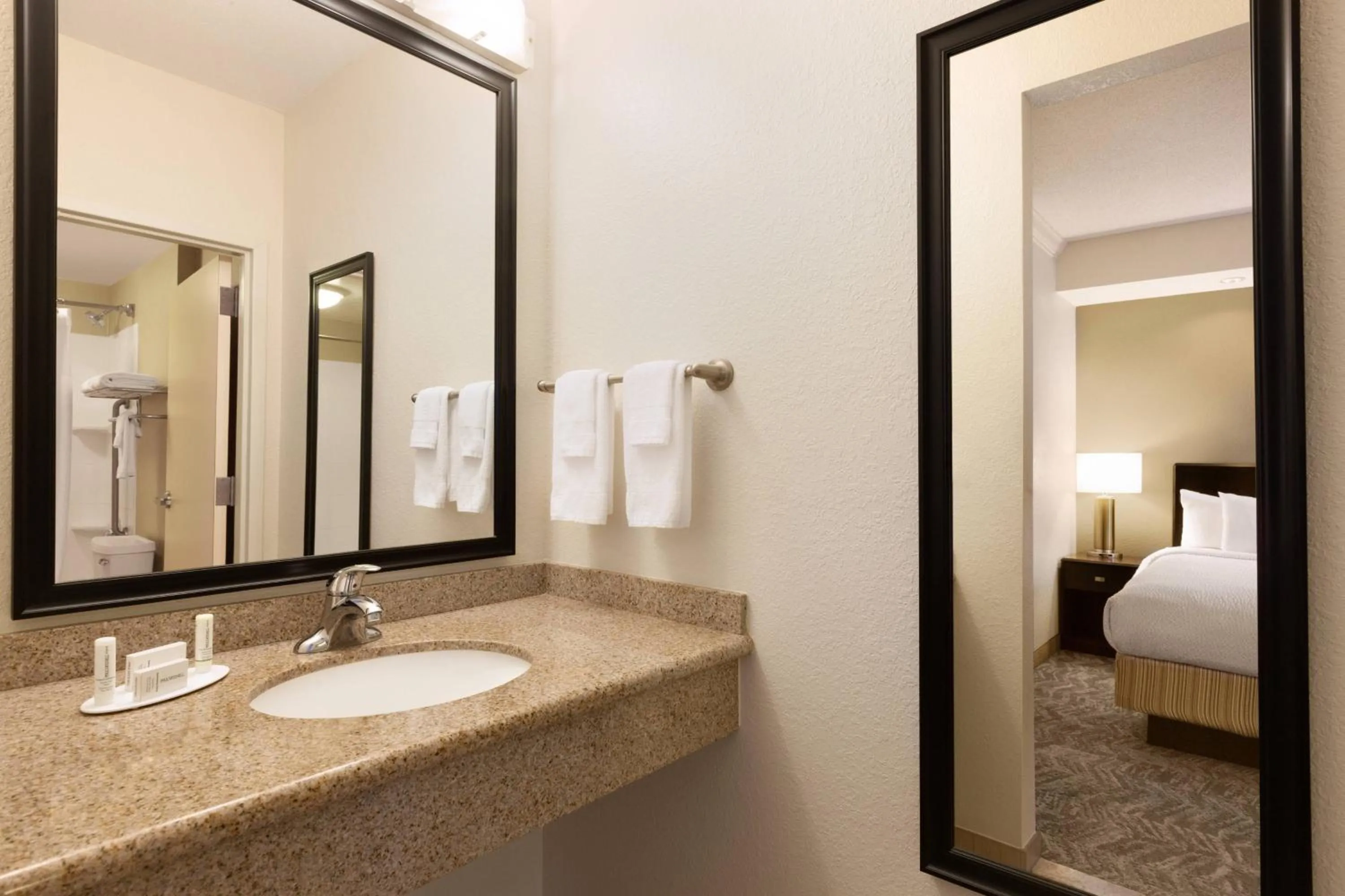 Bathroom, Bed in Springhill Suites by Marriott West Palm Beach I-95