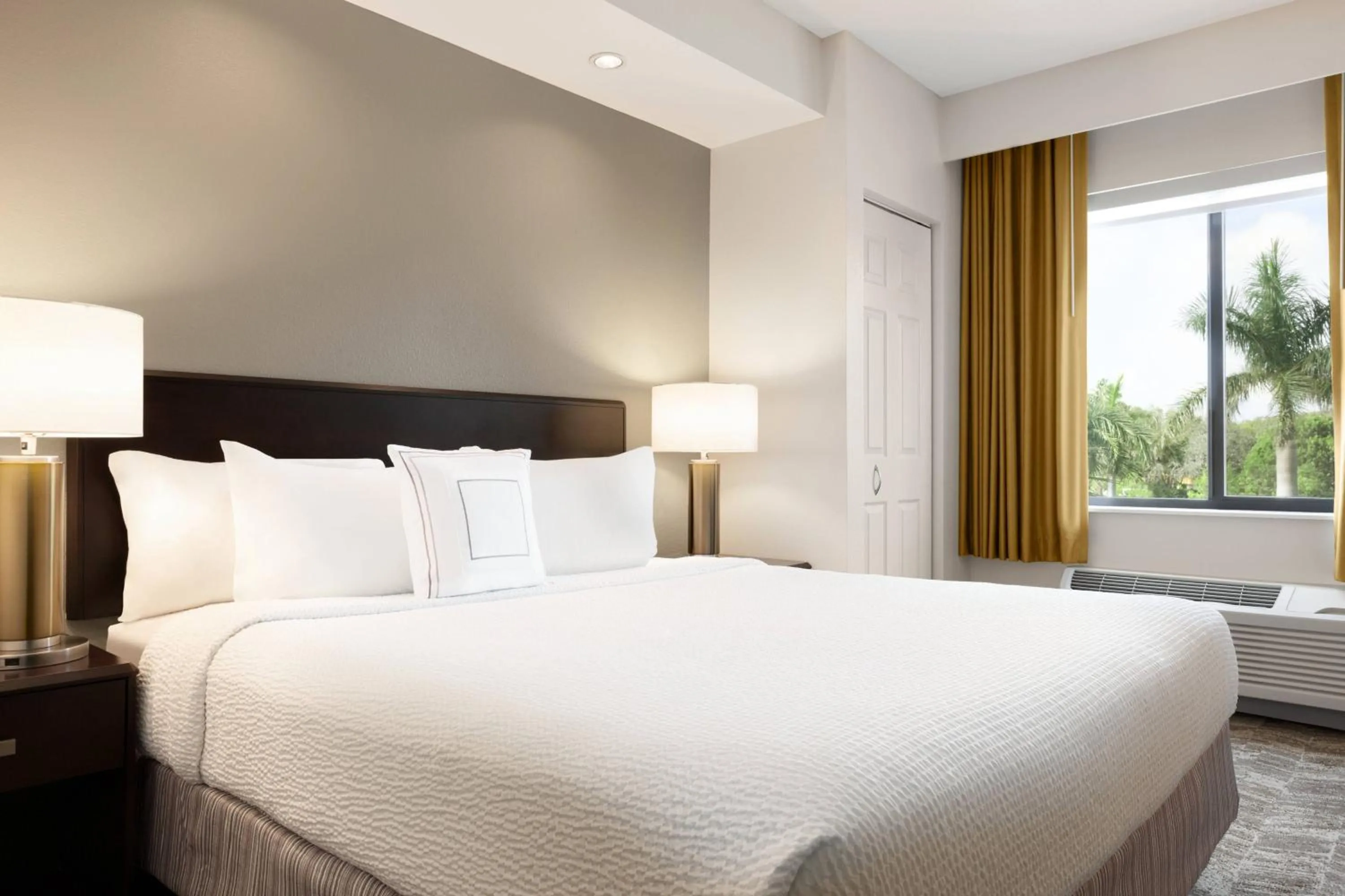 Photo of the whole room, Bed in Springhill Suites by Marriott West Palm Beach I-95