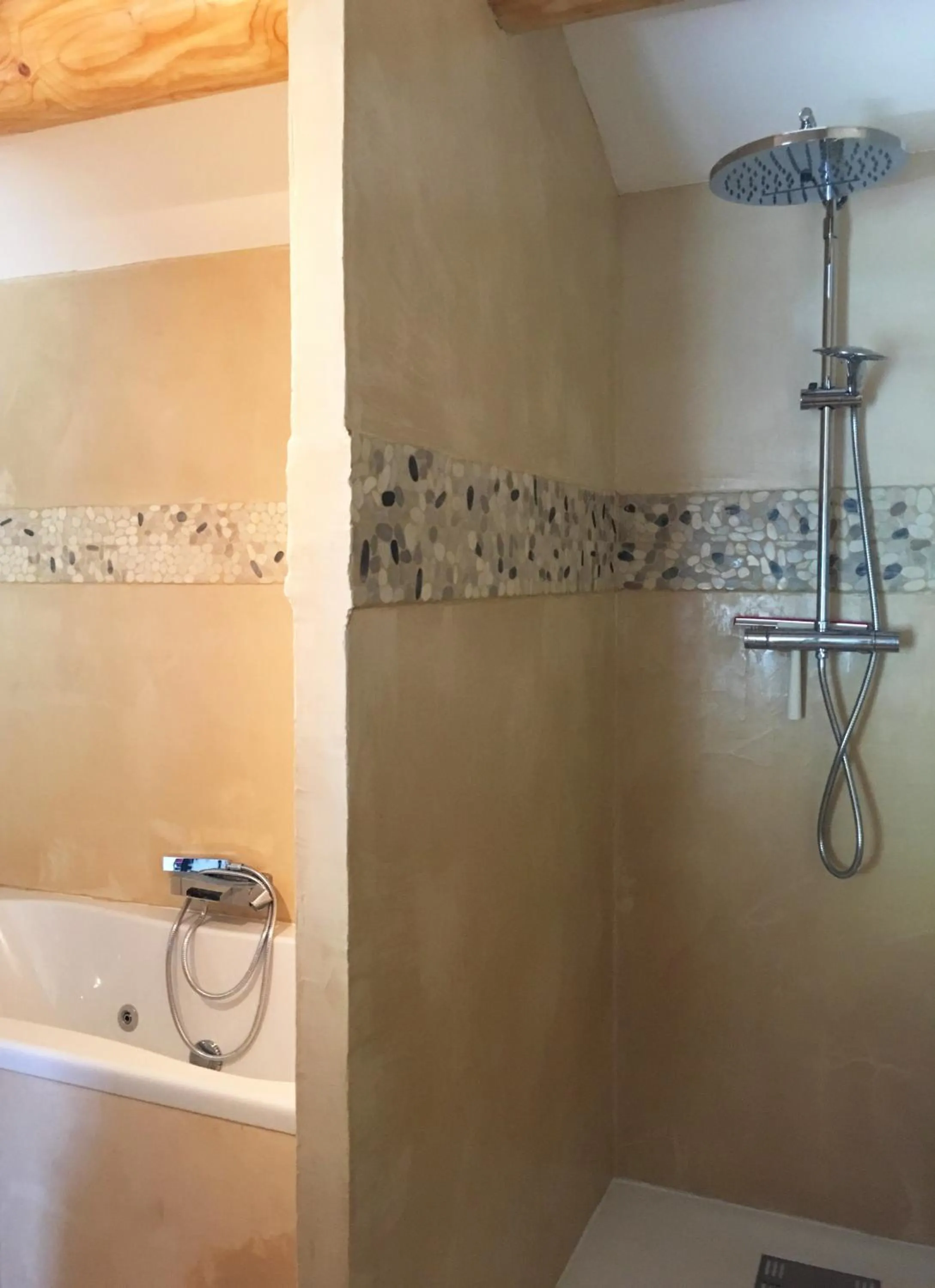 Shower in La Datcha Delicatessen