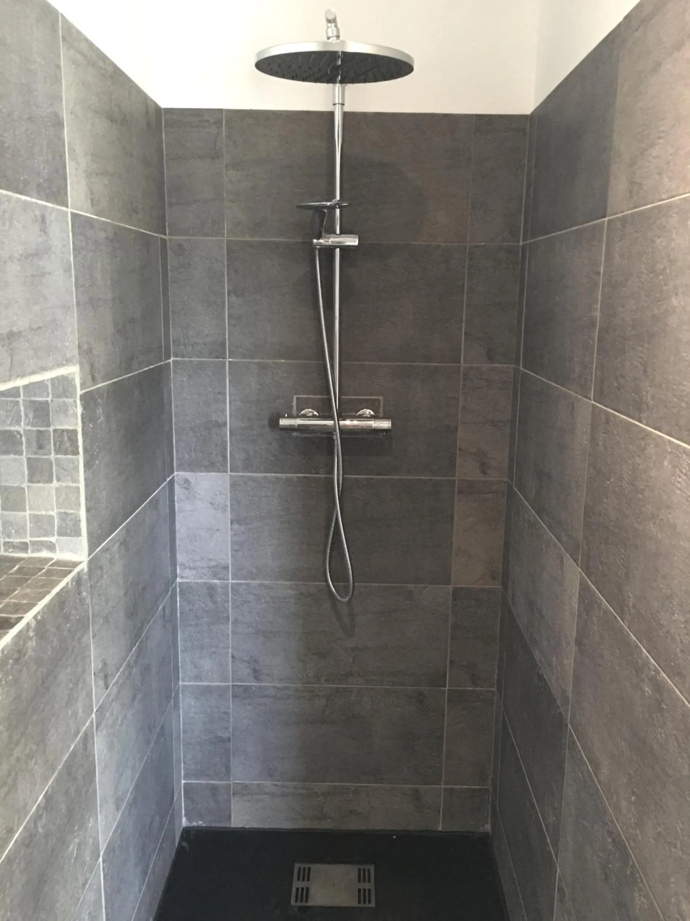 Shower in La Datcha Delicatessen