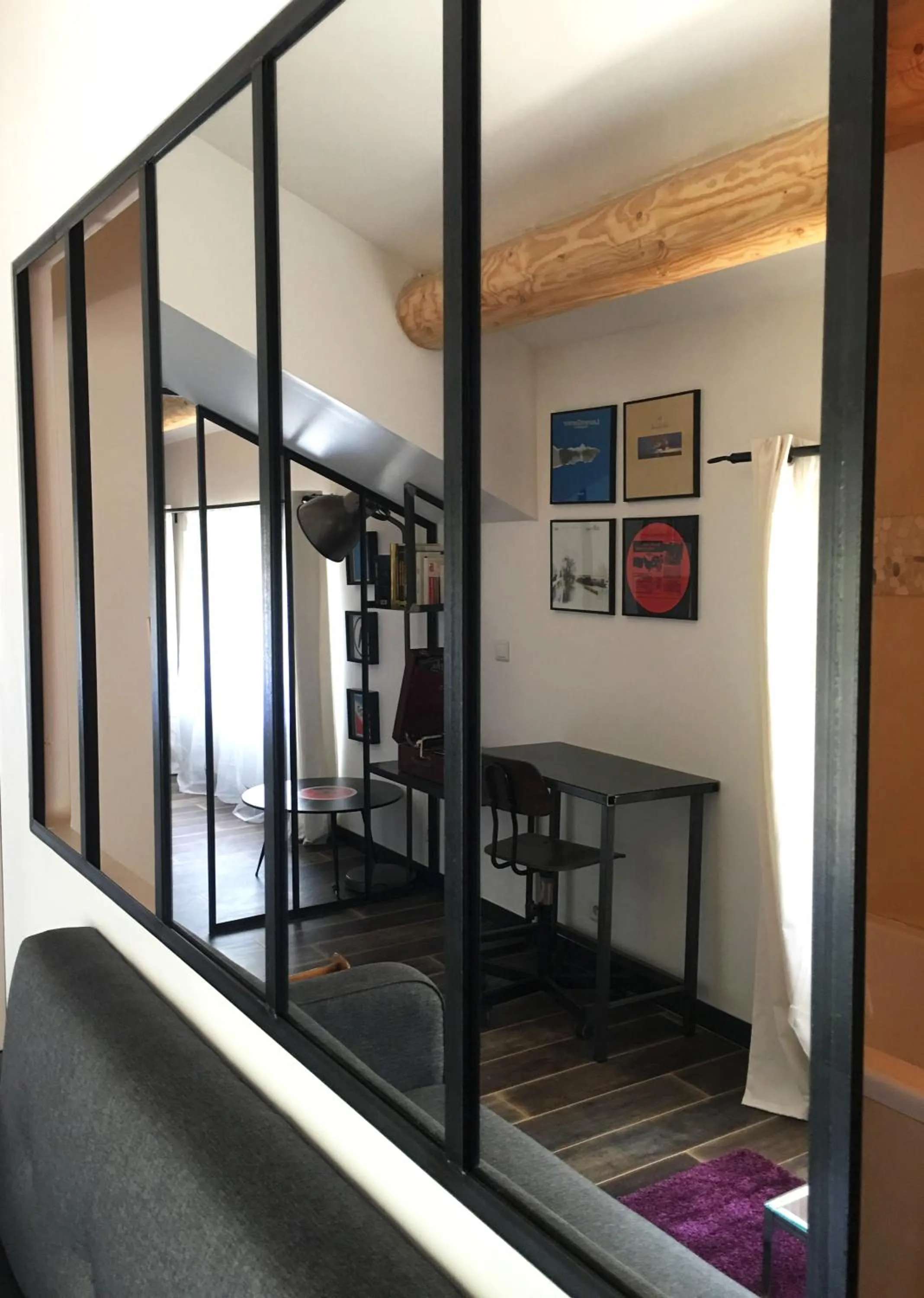 Living room in La Datcha Delicatessen