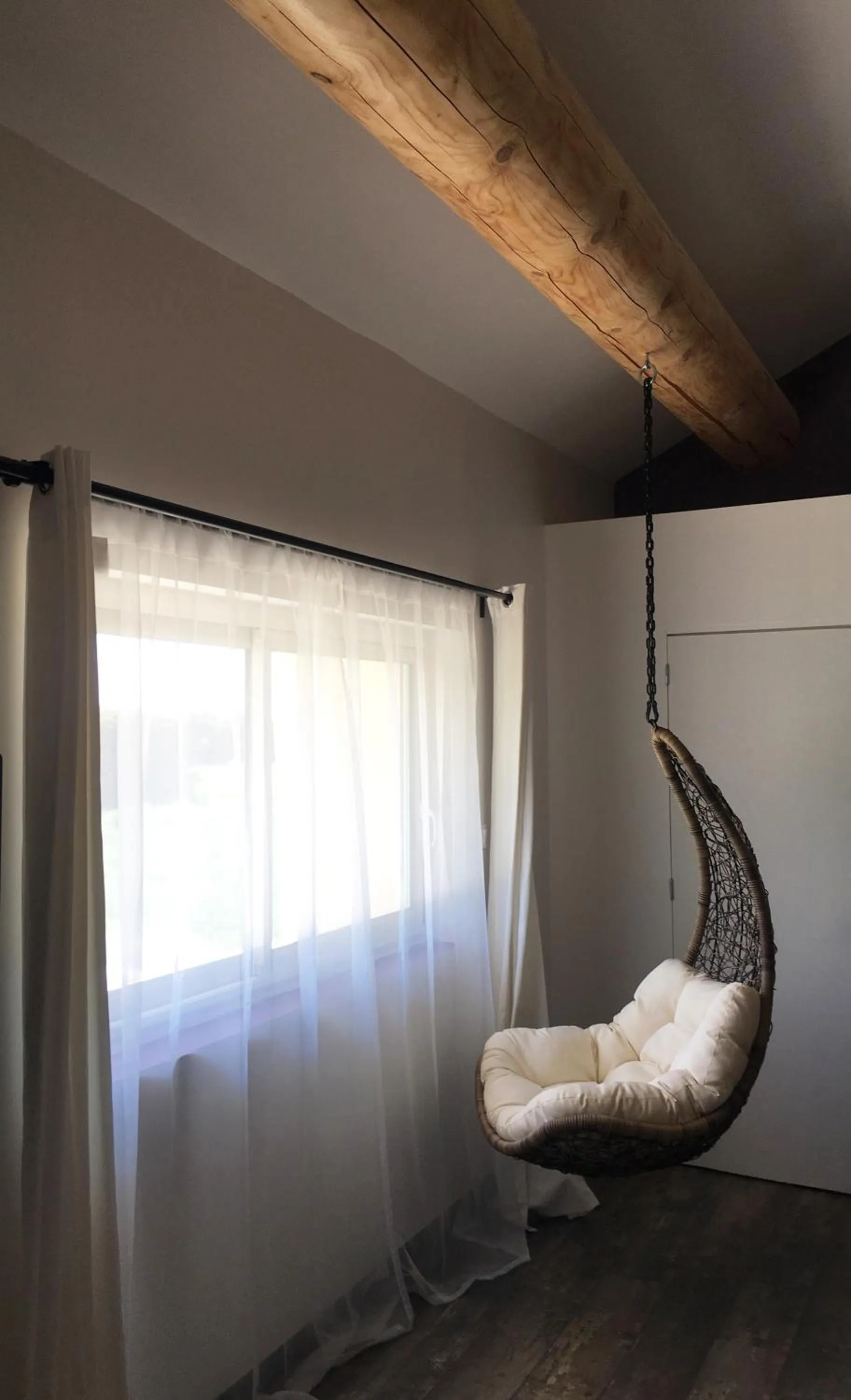 Decorative detail in La Datcha Delicatessen