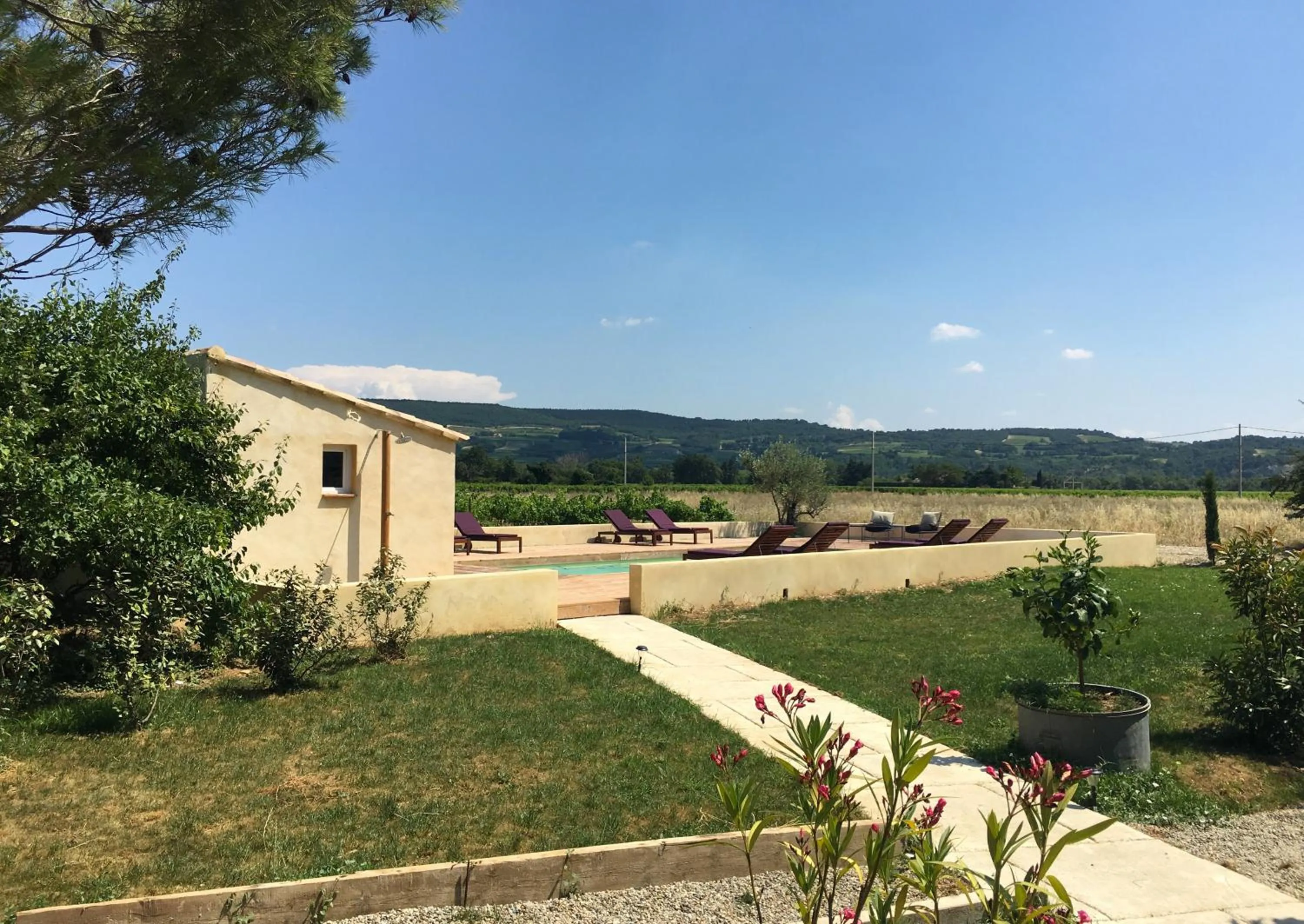 Patio in La Datcha Delicatessen