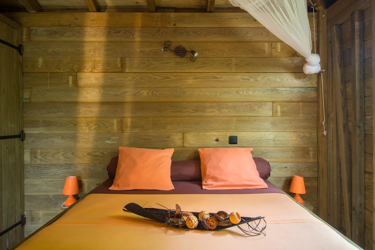 Bed in Iguana Ecolodge